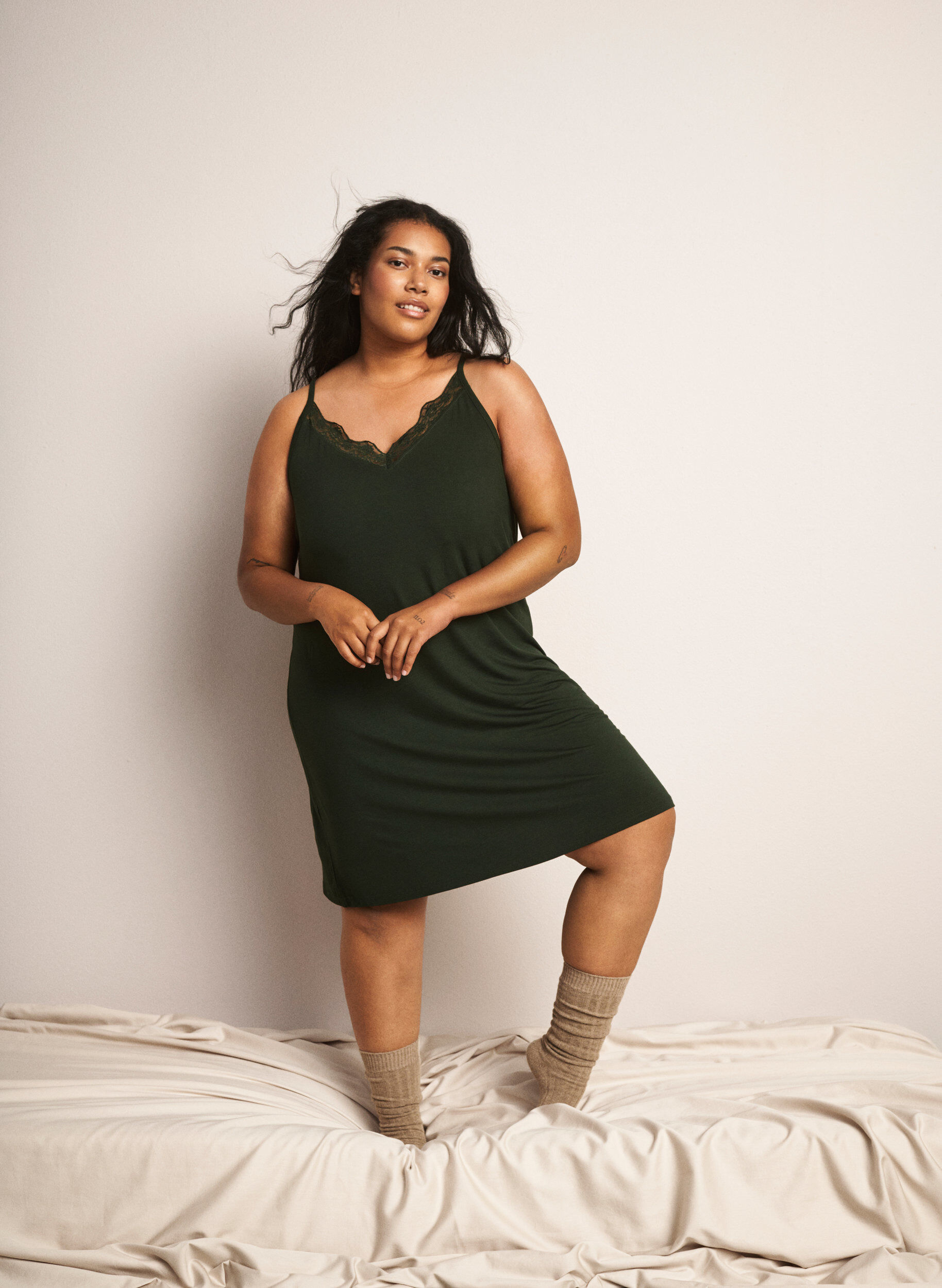 Chemise de nuit avec bord dentelle en viscose