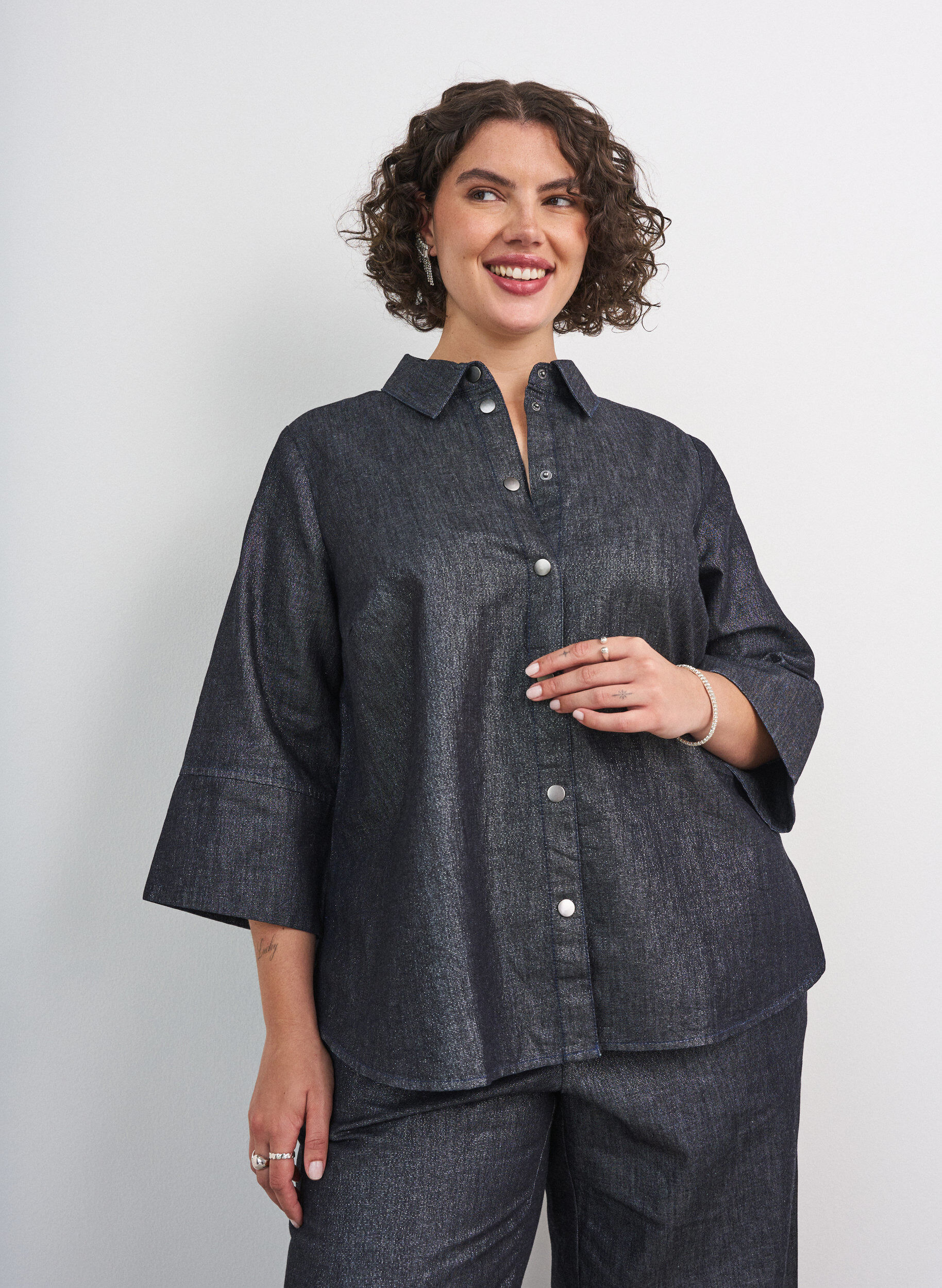 ZizziDenimbluse mit Glitzerfaden und 3/4-&Auml;rmeln, Grau, Model image number 0