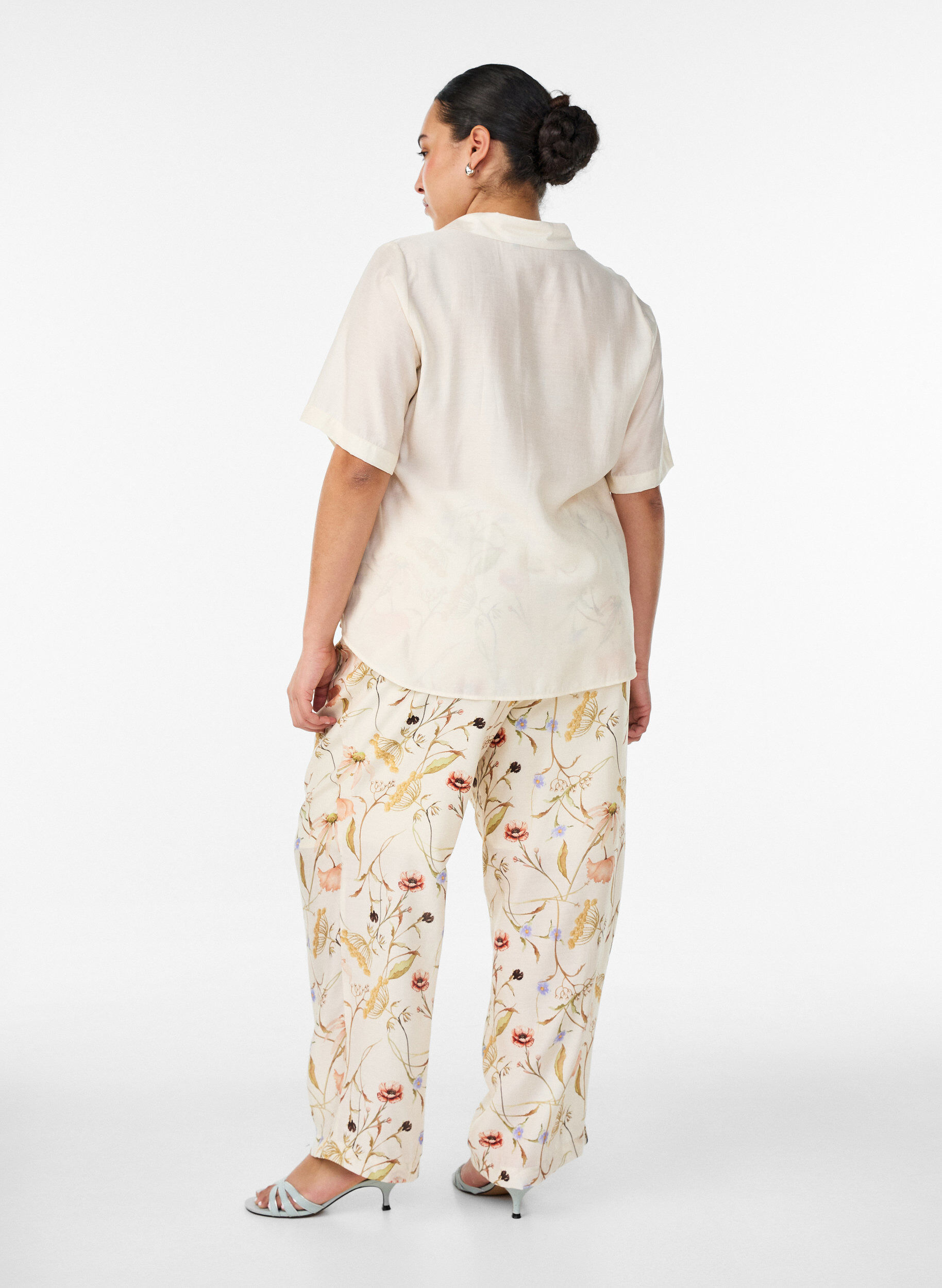 ZizziPantalon taille haute en viscose &agrave; imprim&eacute; floral, Beige, Model image number 1