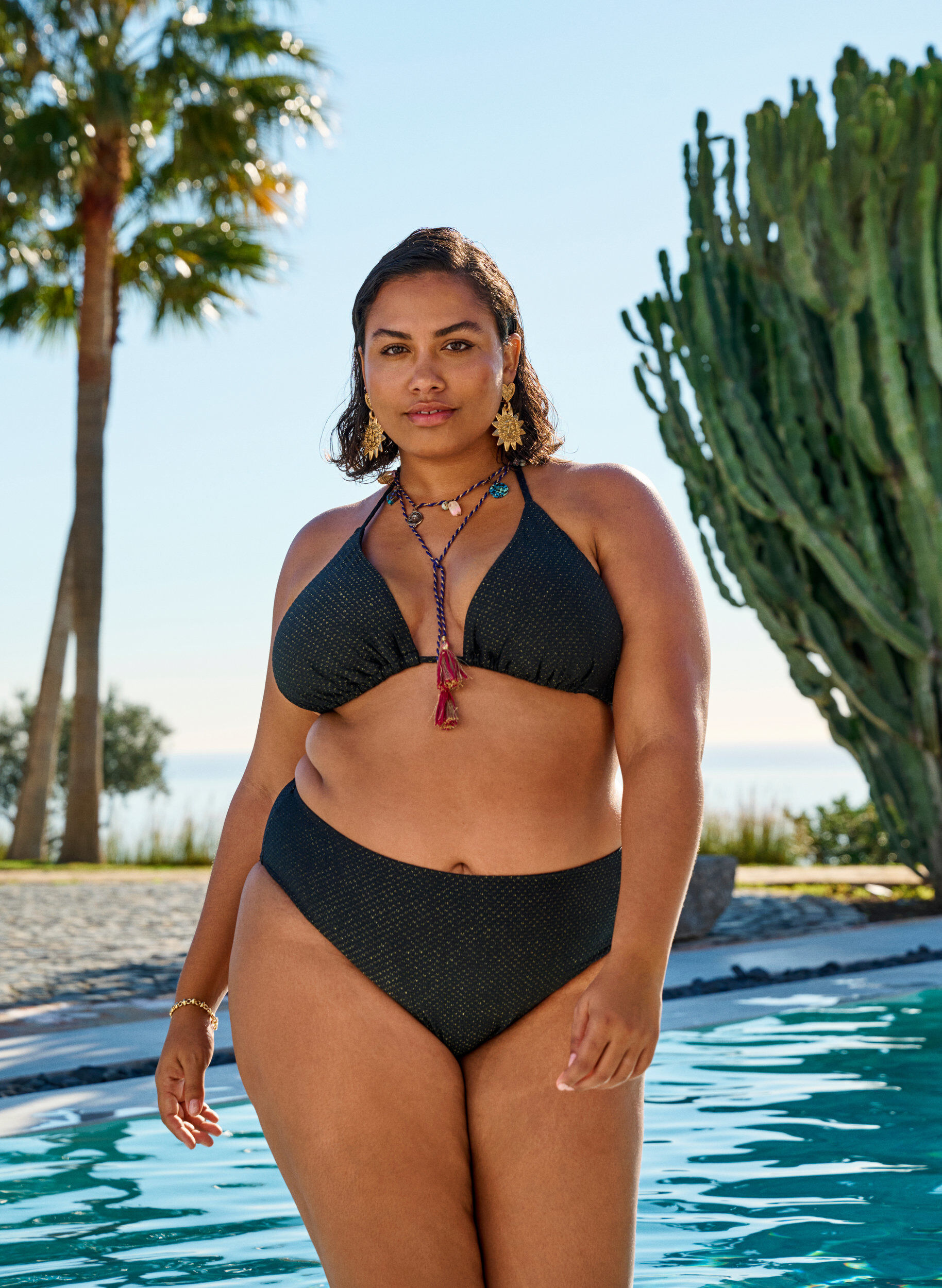 Zizzi Bas de bikini avec paillettes et coupe ta&iuml;, Noir, Image image number 0