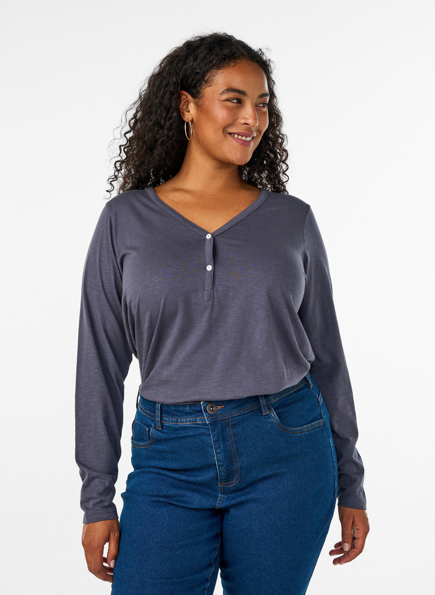 ZizziT-shirt &agrave; manches longues avec col V et boutons, Gris bleut&eacute;, Model image number 0