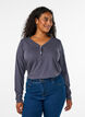 T-shirt &agrave; manches longues avec col V et boutons, Gris bleut&eacute;, Model image number 0