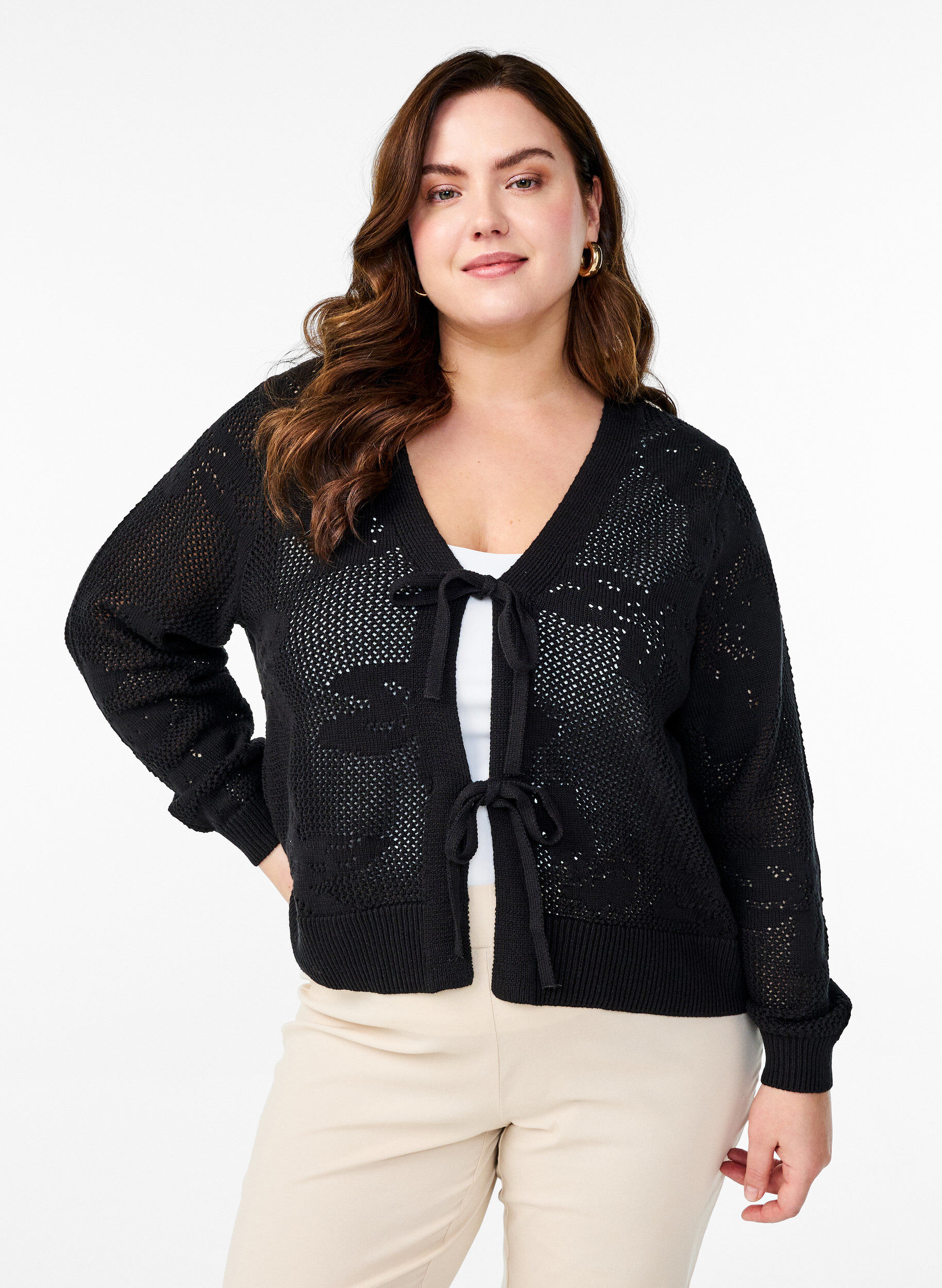 Zizzi Strickjacke mit Lochmuster und Bindeb&auml;ndern, Black, Model image number 0