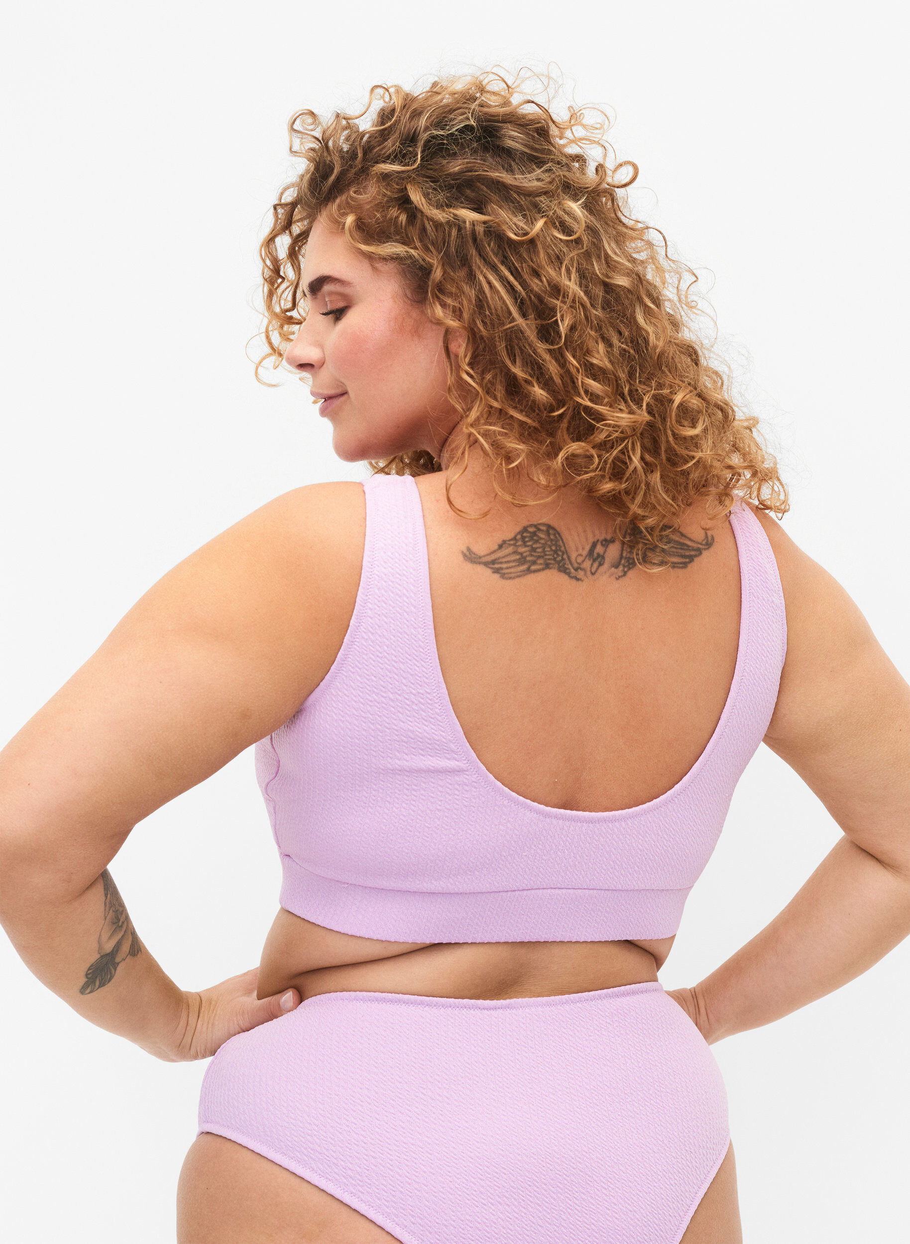 Zizzi Bikini-Top mit Krepp-Struktur, Orchid Bouquet, Model image number 1