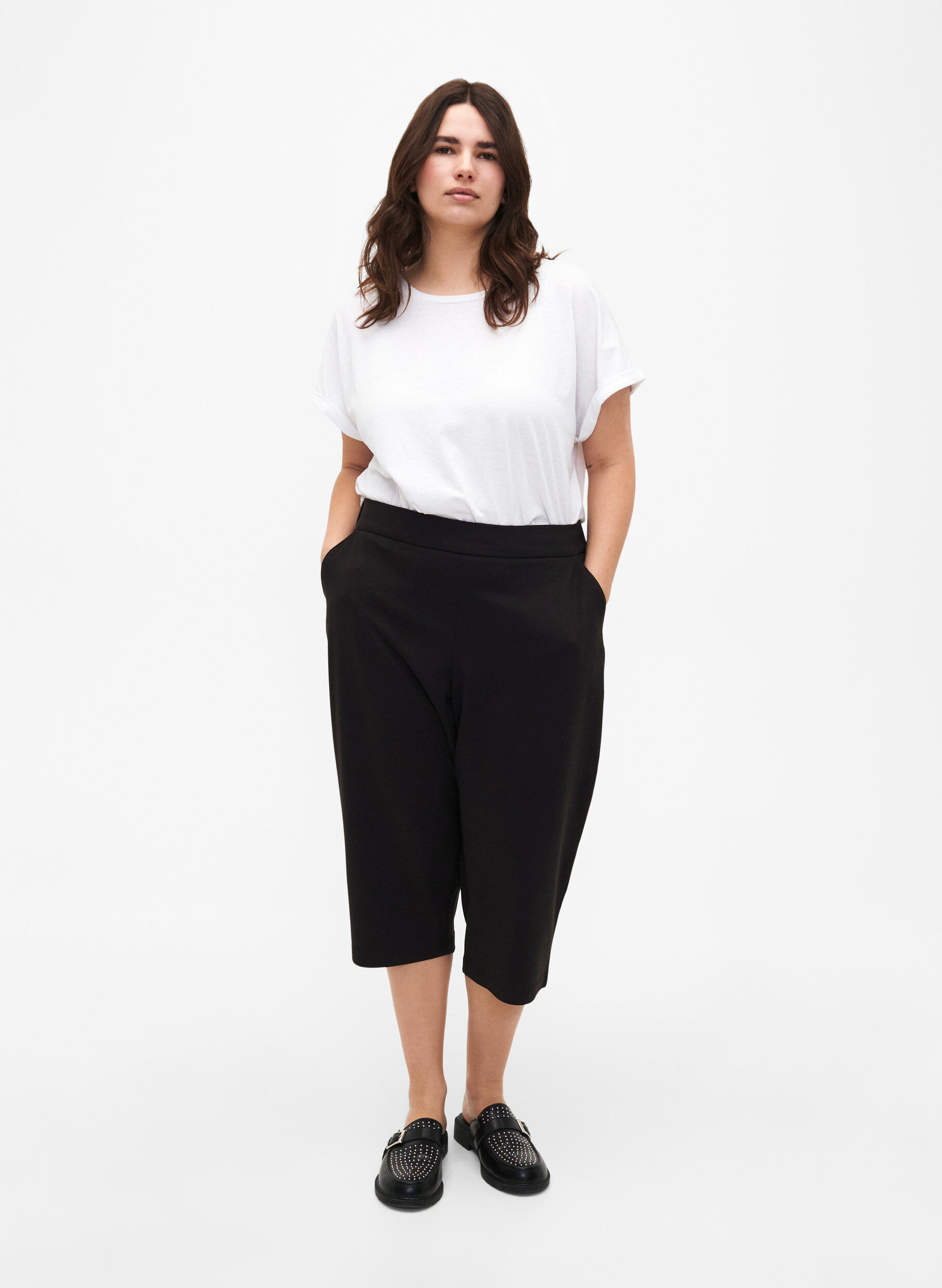 Zizzi Pantacourt Maddison ample avec des poches, Noir, Model image number 1