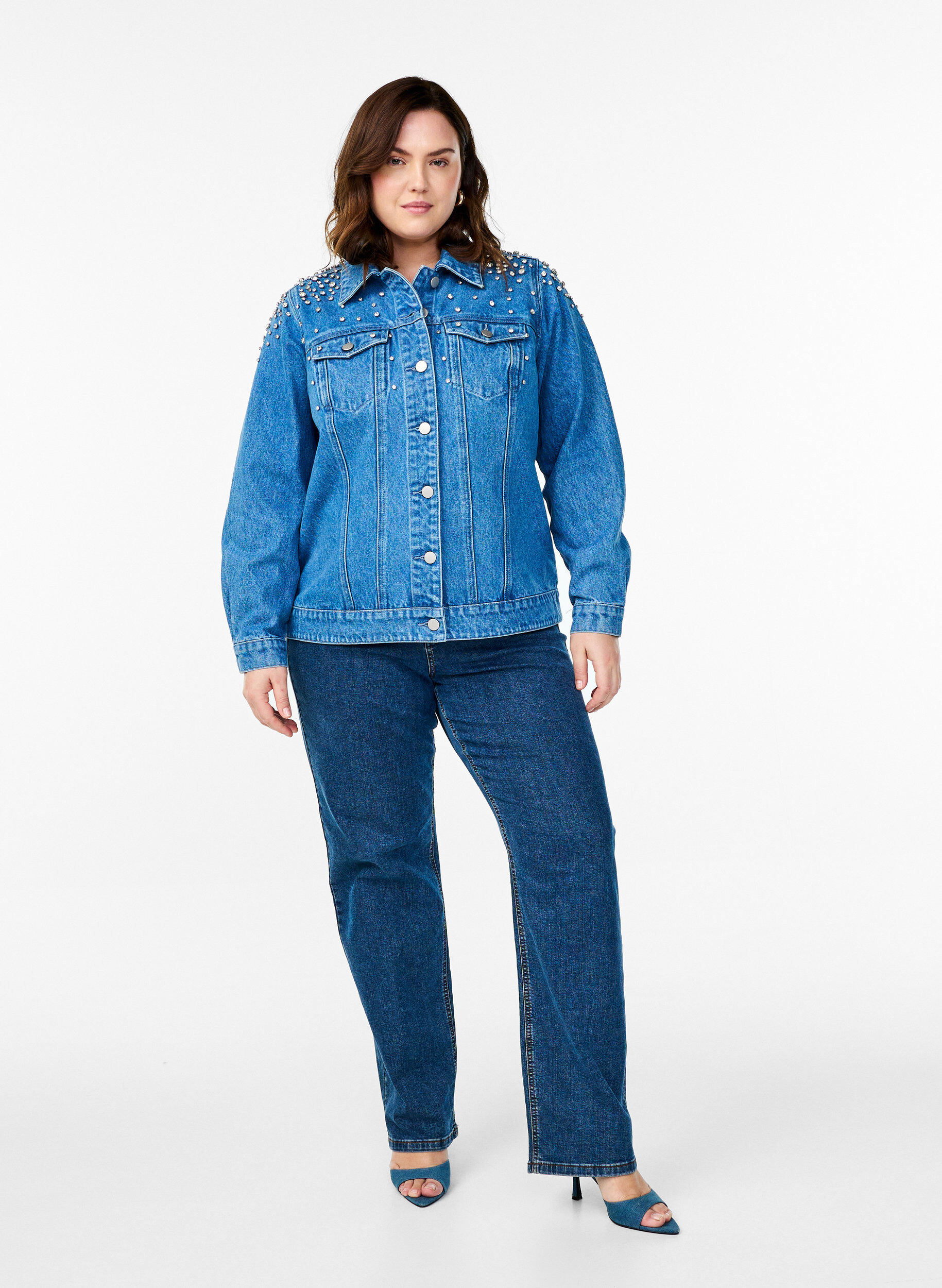 Zizzi Jeansjacke mit Strasssteinen, Blau, Model image number 1