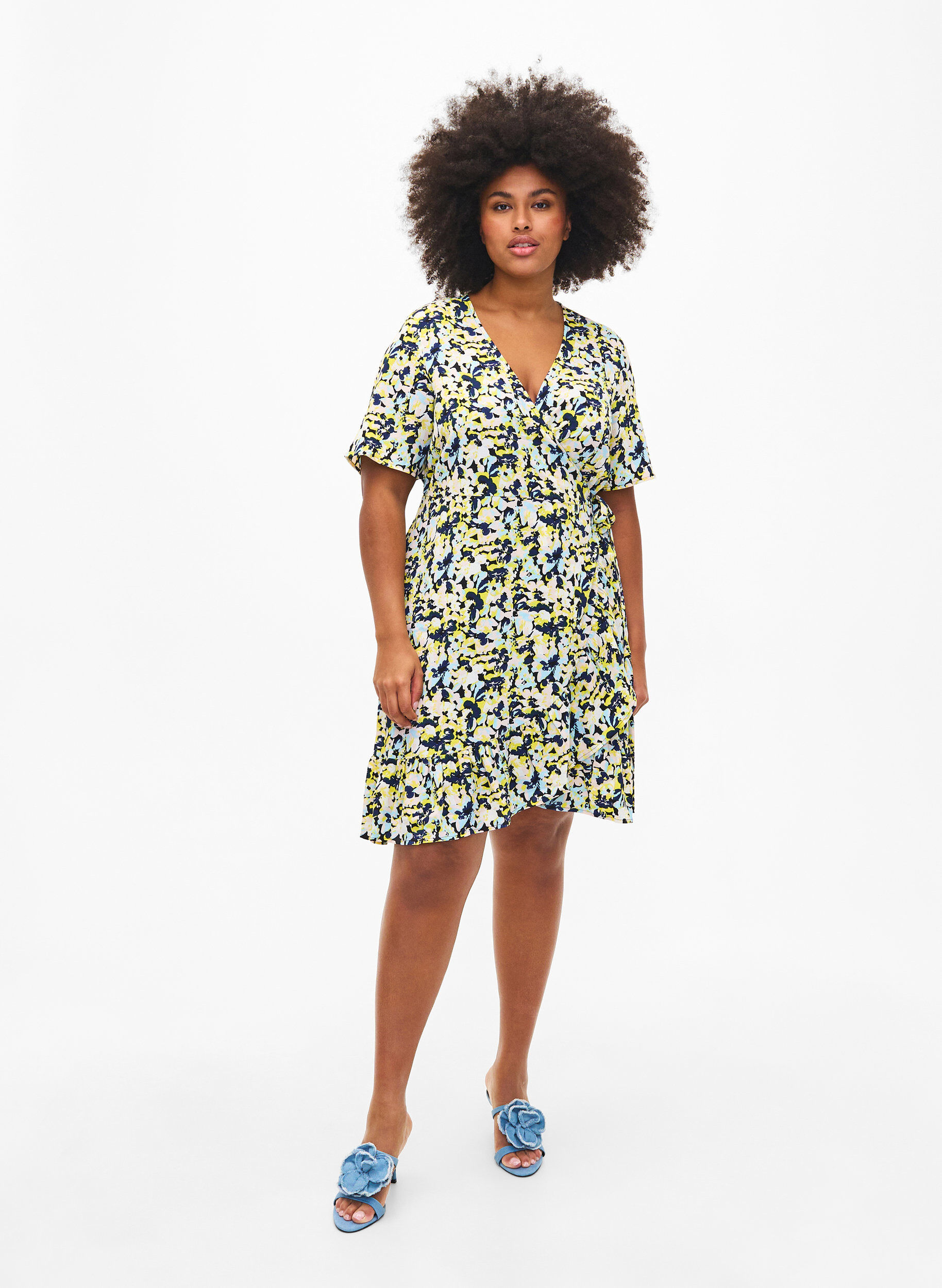 Zizzi Wickelkleid mit Print und kurzen &Auml;rmeln, Gelb, Model image number 1