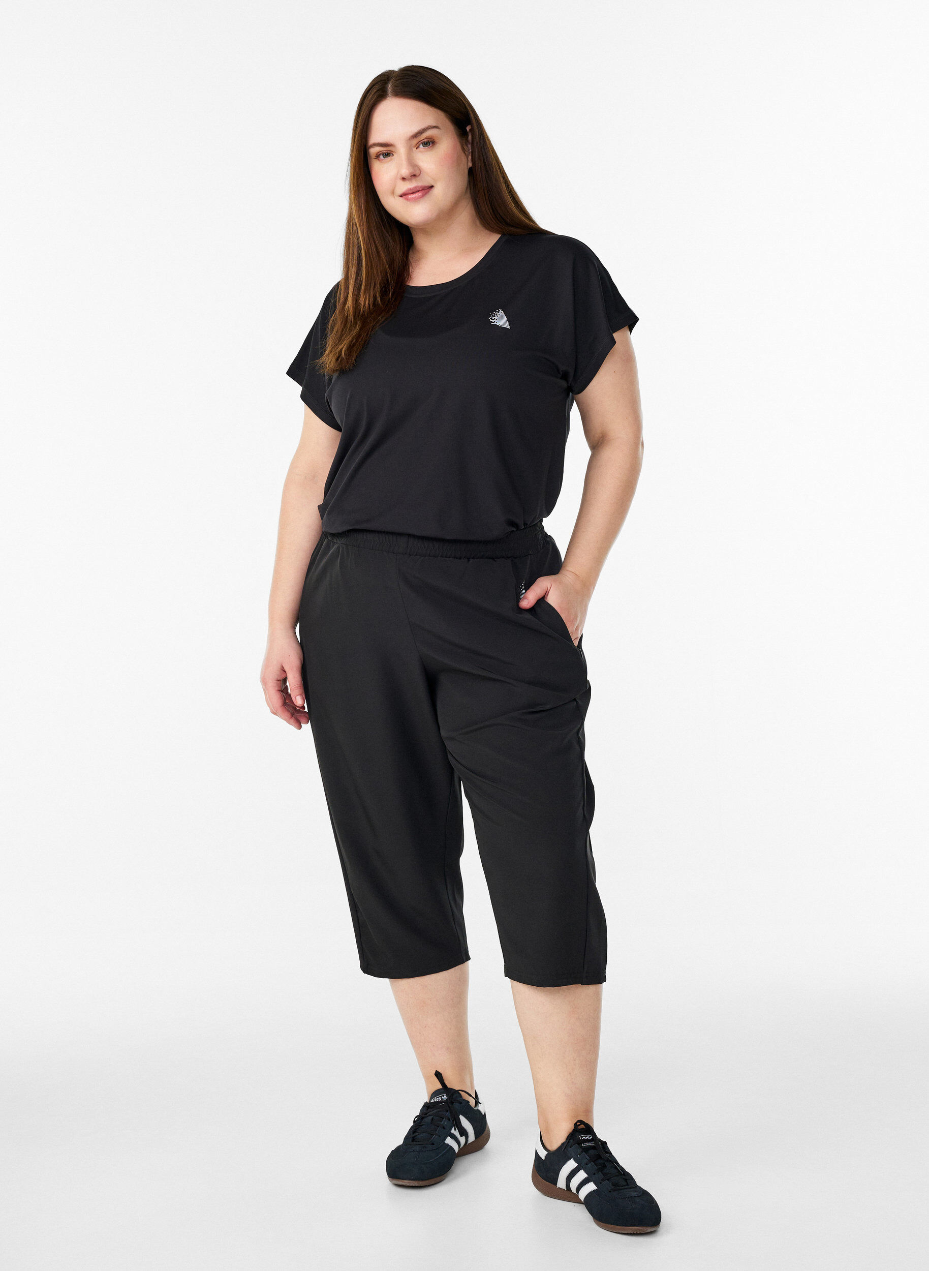 Zizzi Trainings-Caprihose mit hoher Taille, Schwarz, Model image number 1