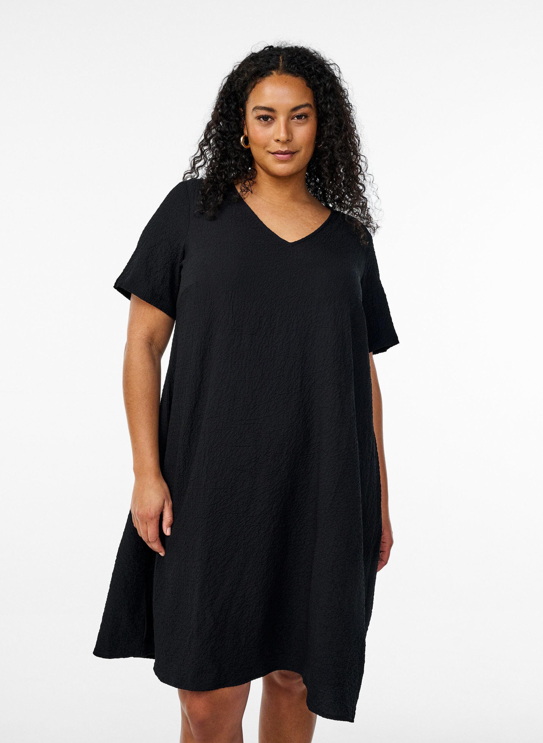 Zizzi FLASH - Kleid mit kurzen &Auml;rmeln und V-Ausschnitt, Schwarz, Model image number 0
