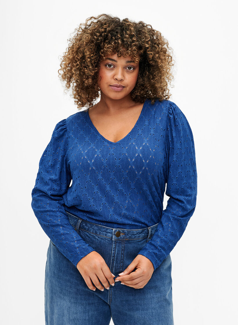 Bluse mit V-Ausschnitt und Lochmuster, Limoges, Model image number 0