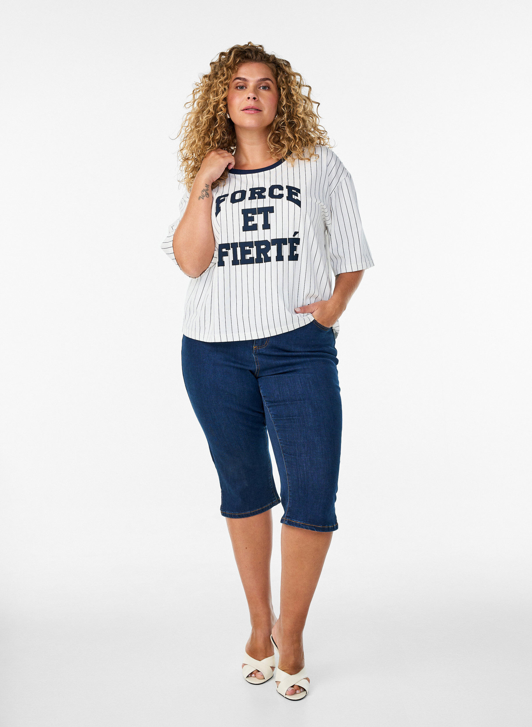 ZizziT-shirt boxy &agrave; rayures avec imprim&eacute; statement, Blanc, Model image number 1