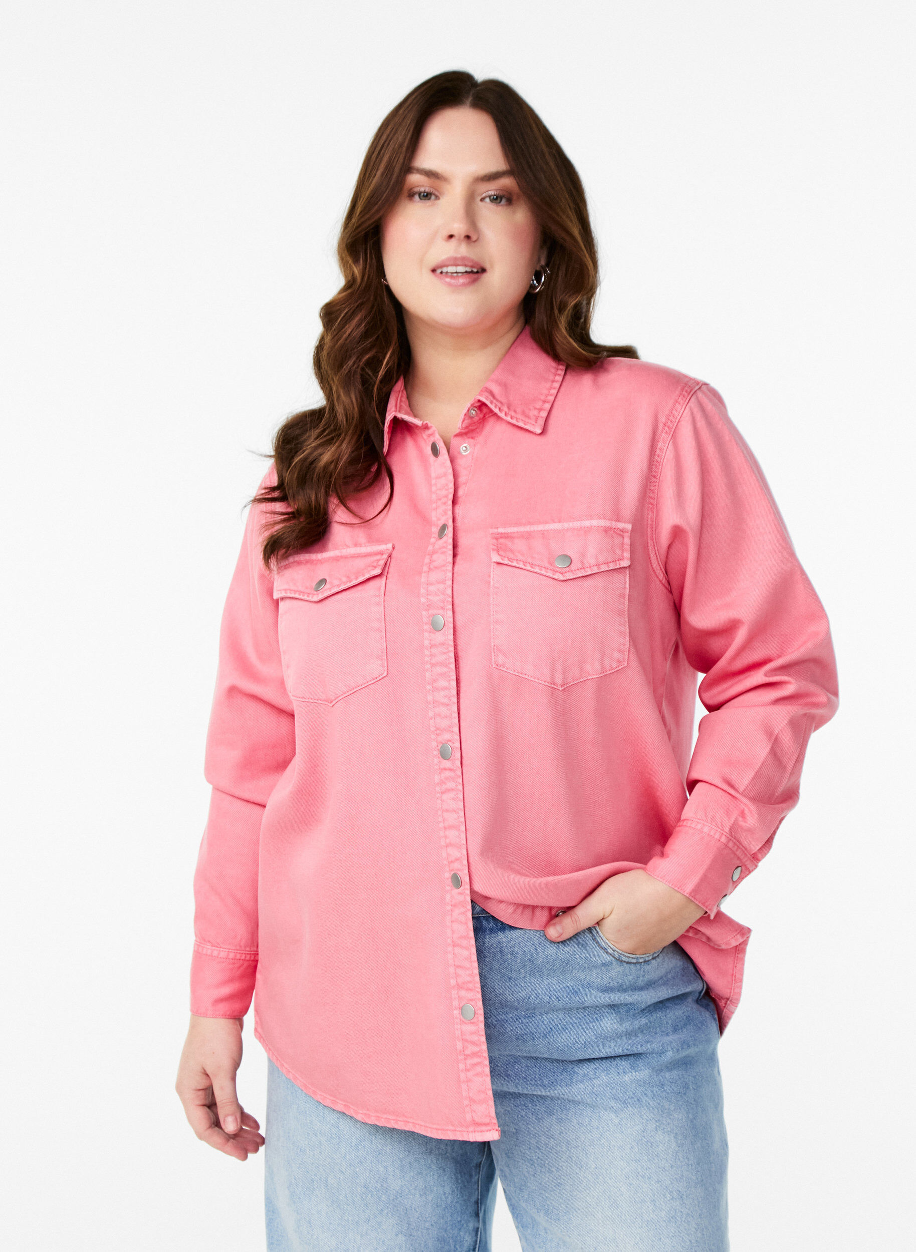 Zizzi Chemise en jean avec poches de poitrine, Rose, Model image number 3