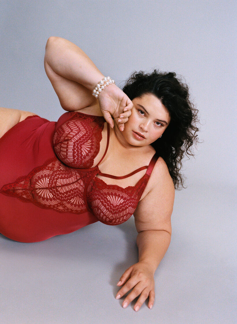 Body en dentelle &agrave; armatures avec d&eacute;tails de lani&egrave;res, Rouge, Image image number 0