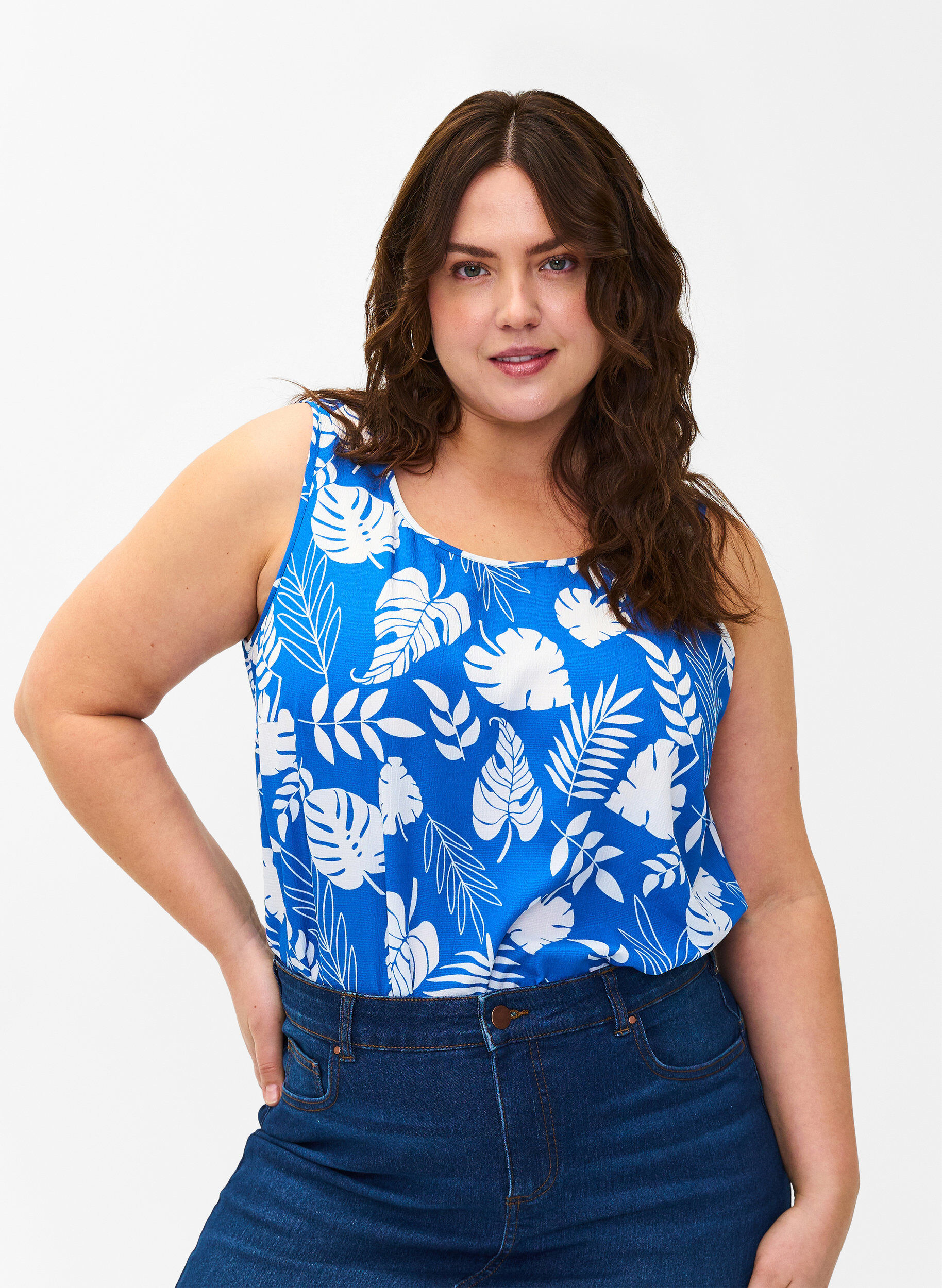 Zizzi Flash &ndash; &Auml;rmelloses Top mit Aufdruck, Blau, Model image number 0