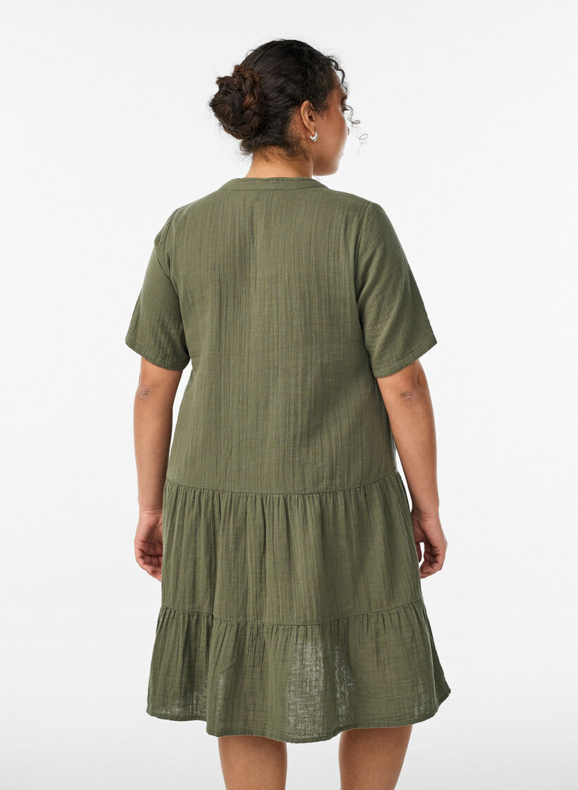 Kurzes A-Linien-Kleid aus Baumwollmusselin, Gr&uuml;n, Model image number 2