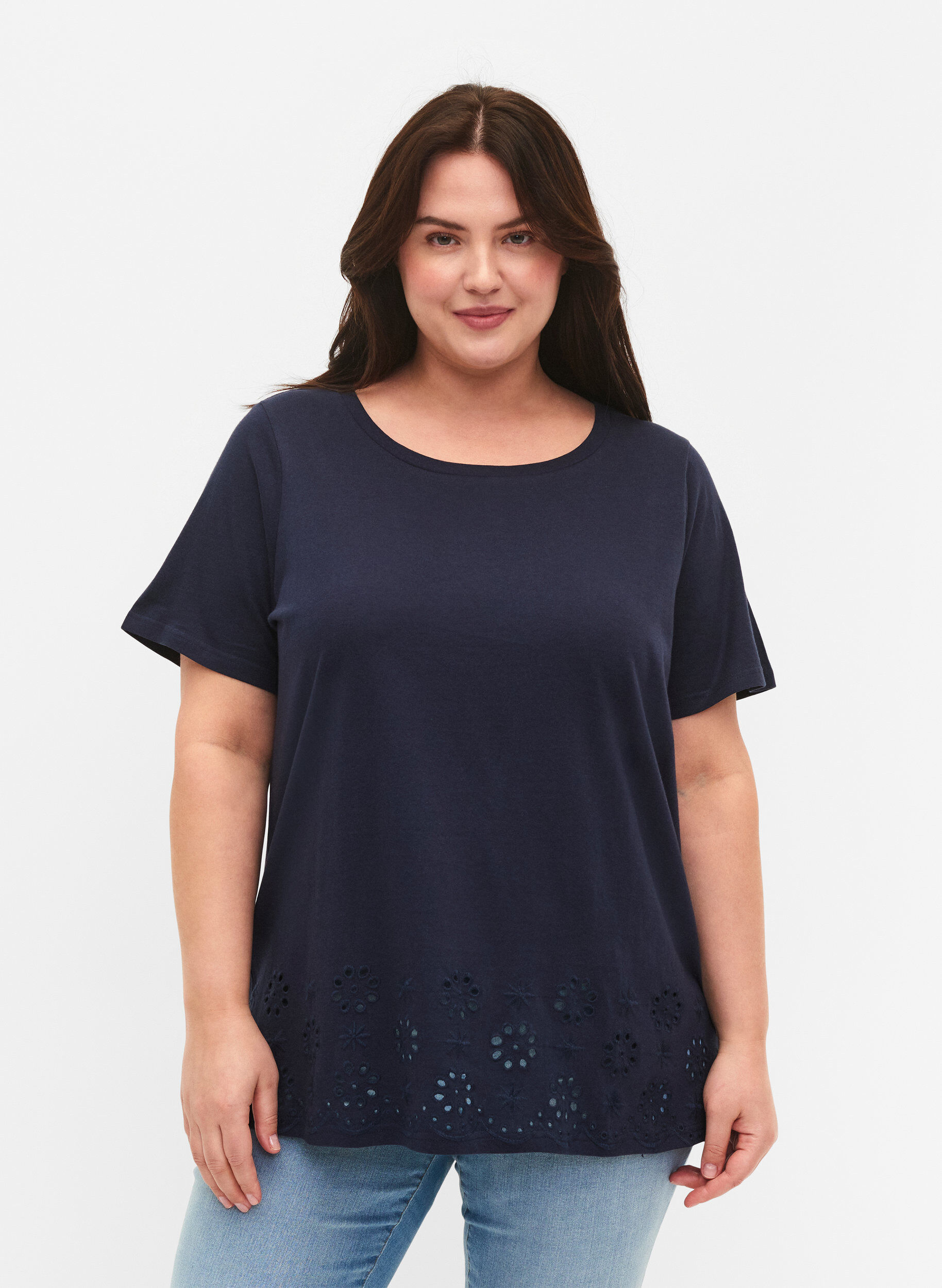 Zizzi T-Shirt aus Baumwolle mit Broderi anglaise, Navy Blazer, Model image number 0