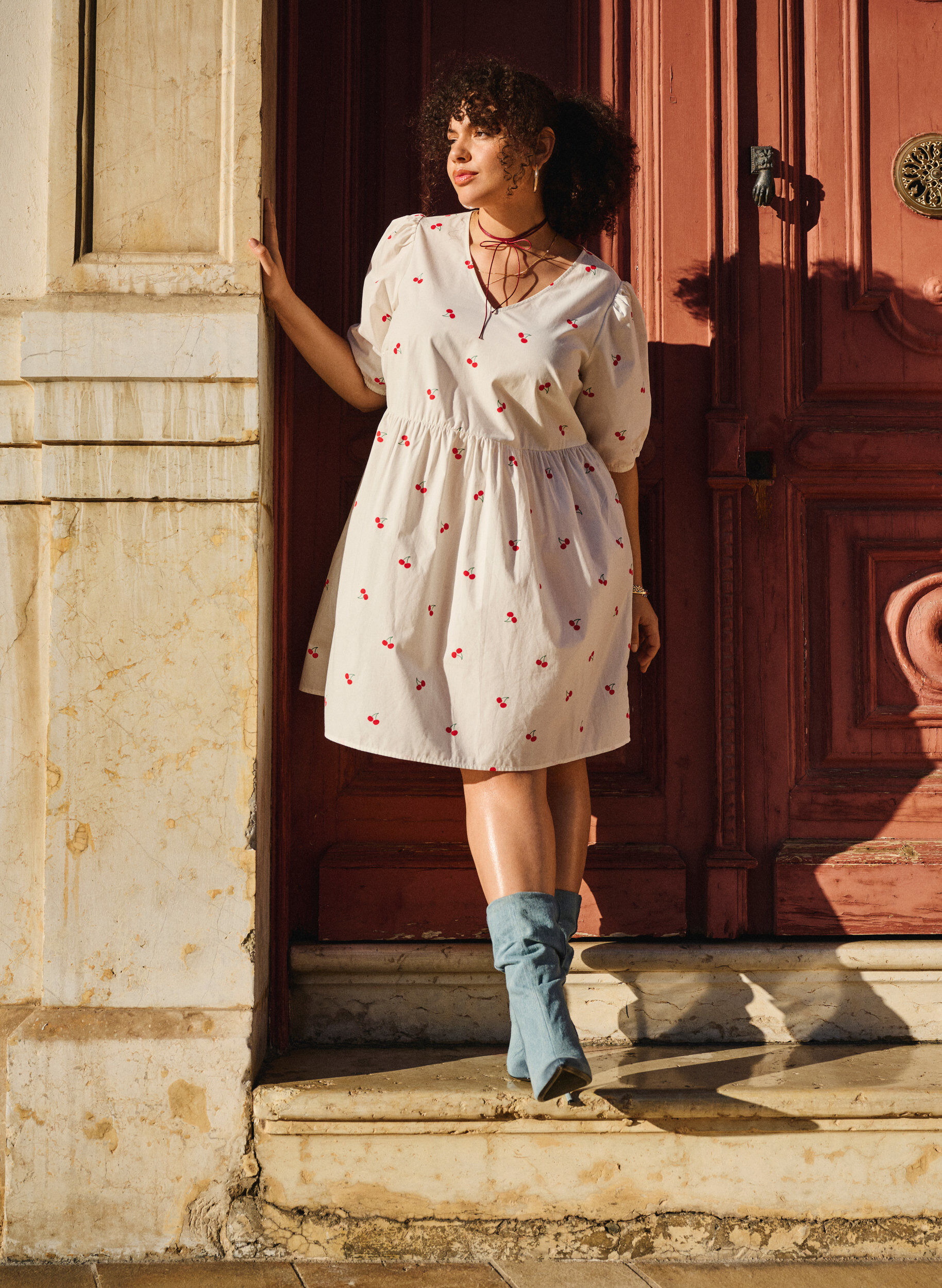 Zizzi Robe en trap&egrave;ze avec imprim&eacute; cerise, B. White/Cherry, Image image number 0