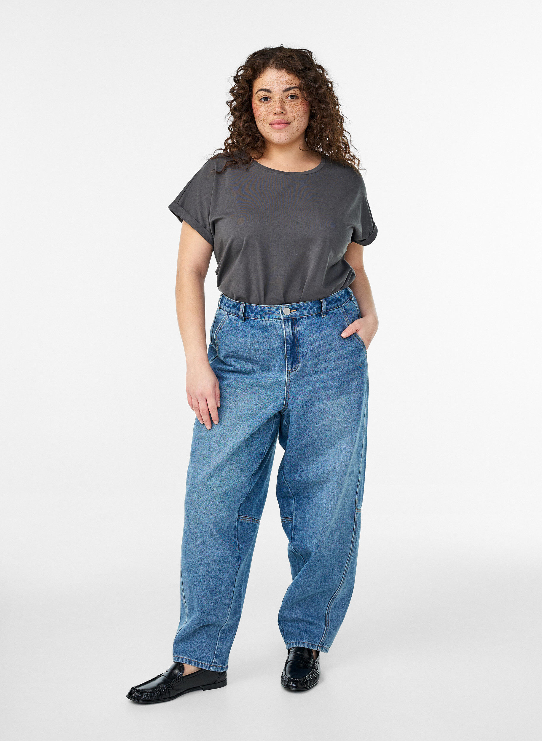 Zizzi Kurz&auml;rmeliges T-Shirt aus Baumwollmischgewebe, Grau, Model image number 1