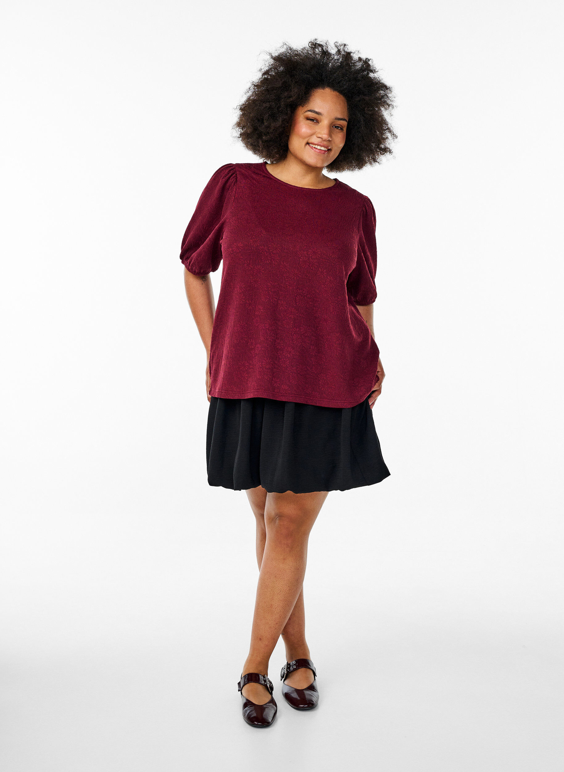 Zizzi Strukturierte Bluse mit kurzen &Auml;rmeln, Dunkles Bordeaux, Model image number 1