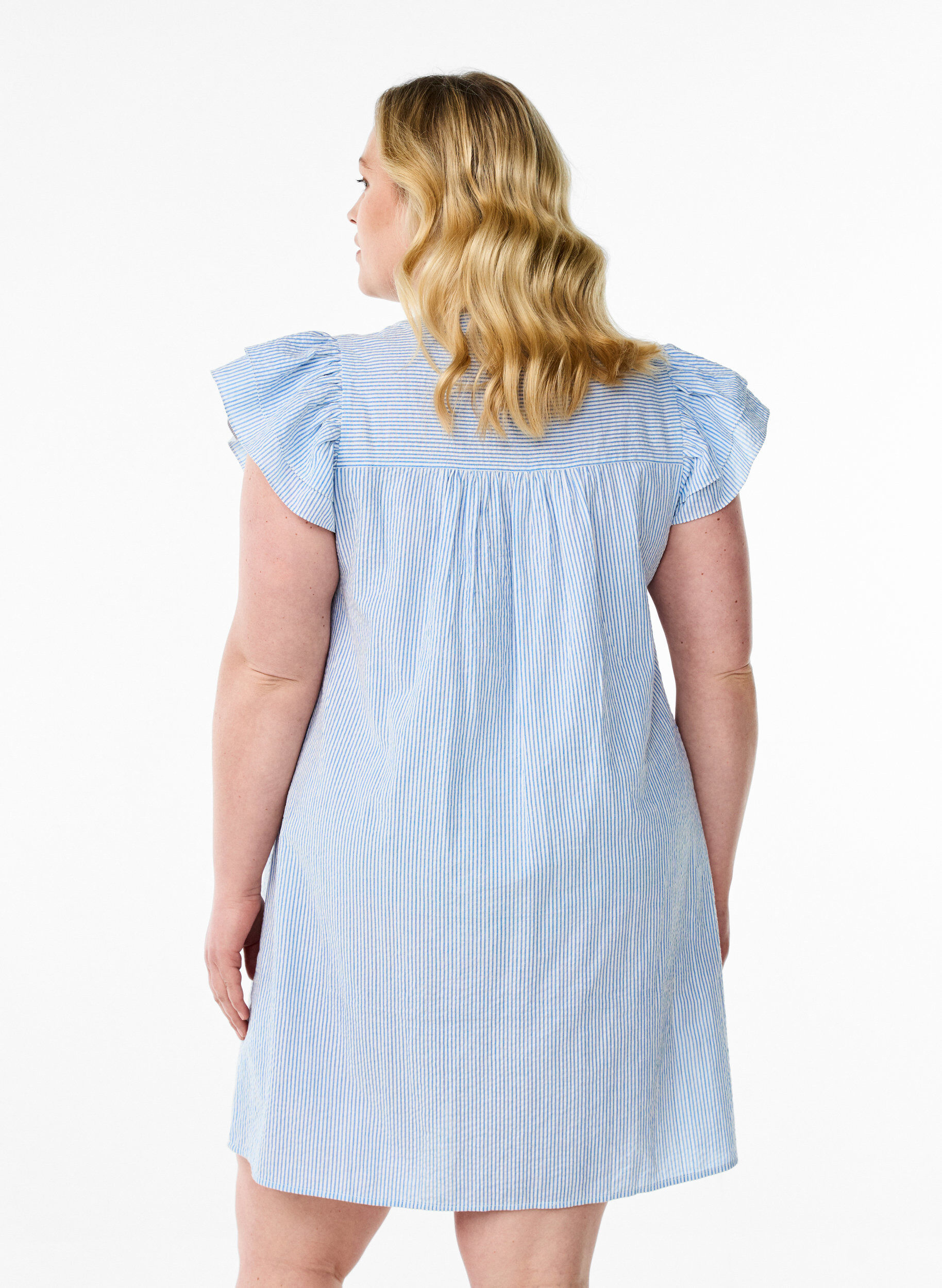Zizzi Robe courte ray&eacute;e &agrave; volants, Bleu Clair, Model image number 2