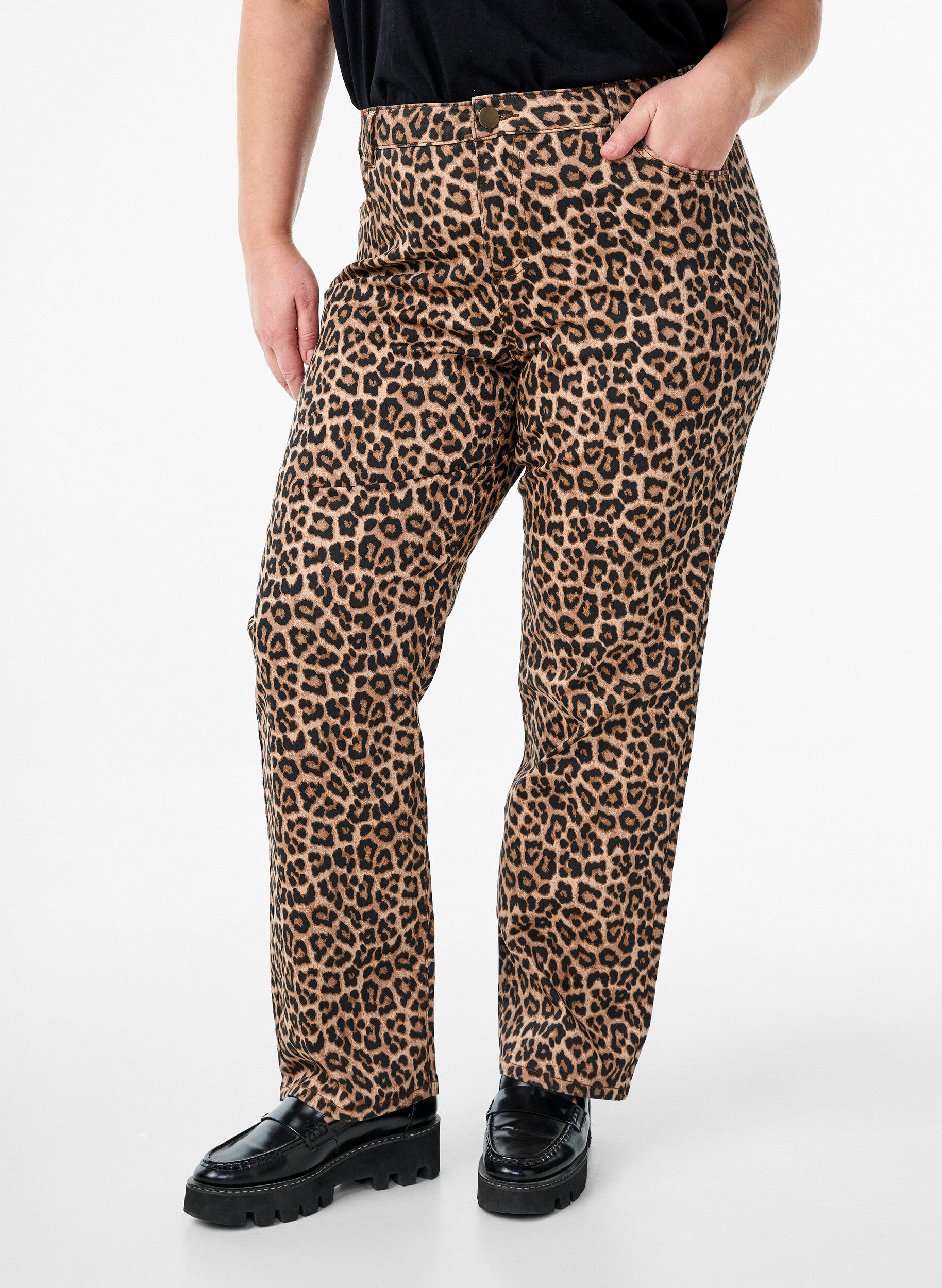 Zizzi Leopard Jeans mit normaler Taille, Braun, Model image number 2