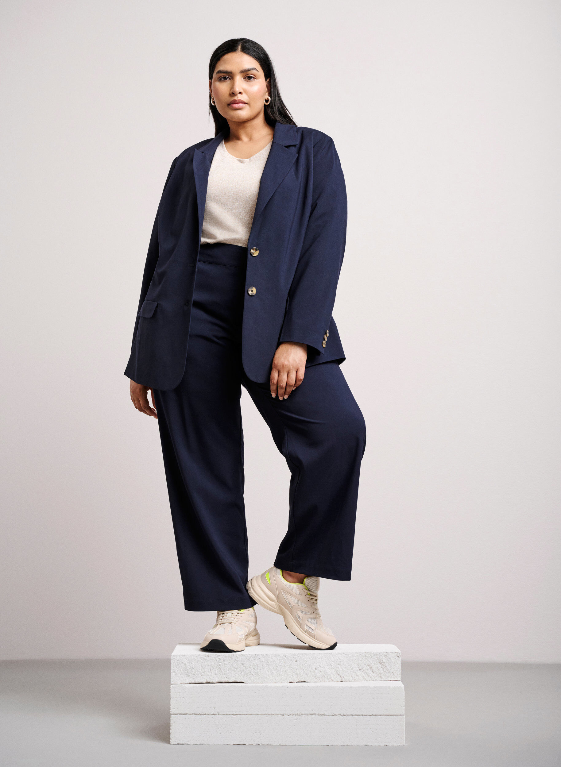 Zizzi Wide Fit Sneakers, Tapioca, Image image number 0