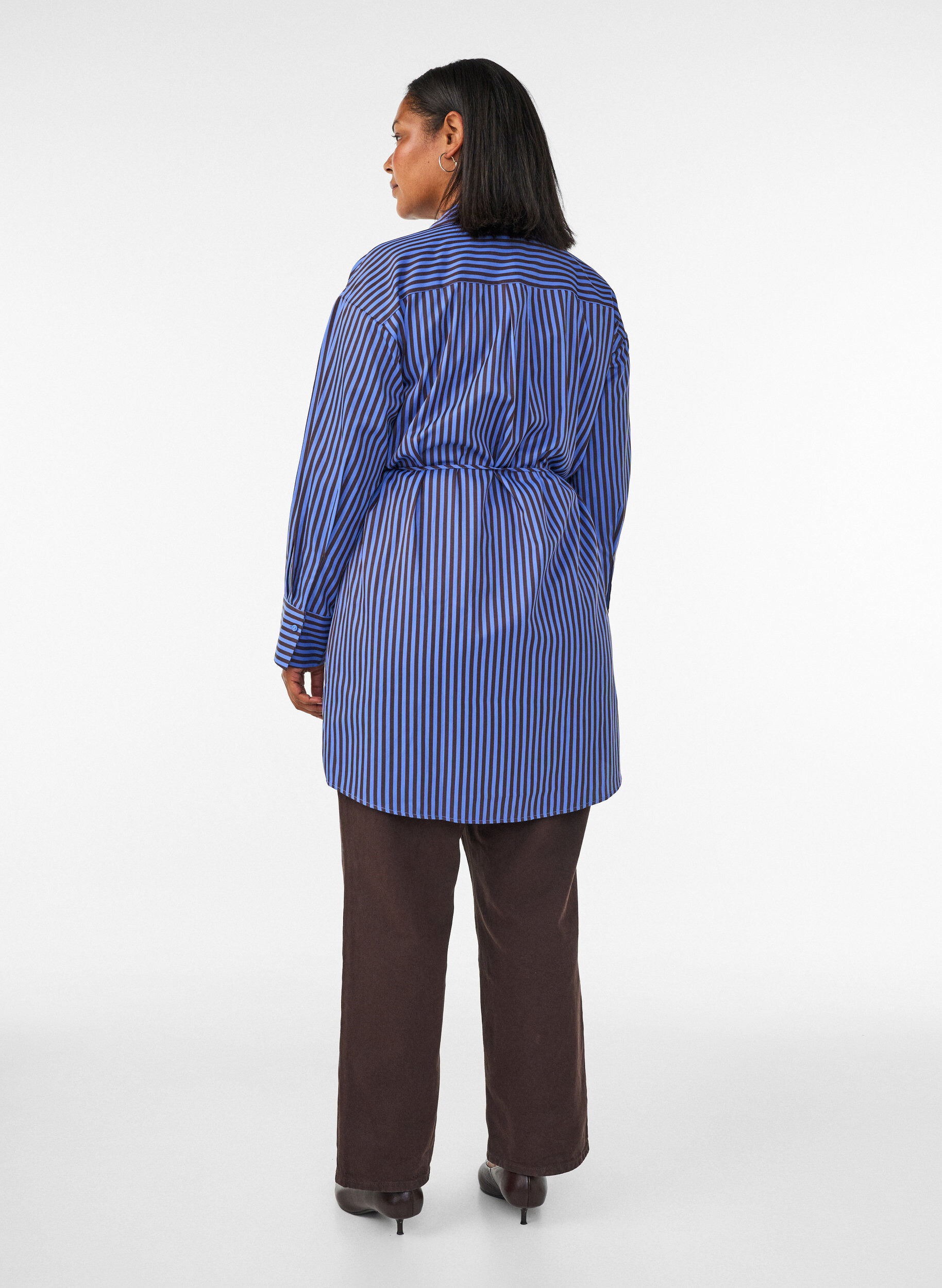 ZizziChemise &agrave; rayures avec effet cache-c&oelig;ur et ceinture &agrave; nouer, Bleu, Model image number 2
