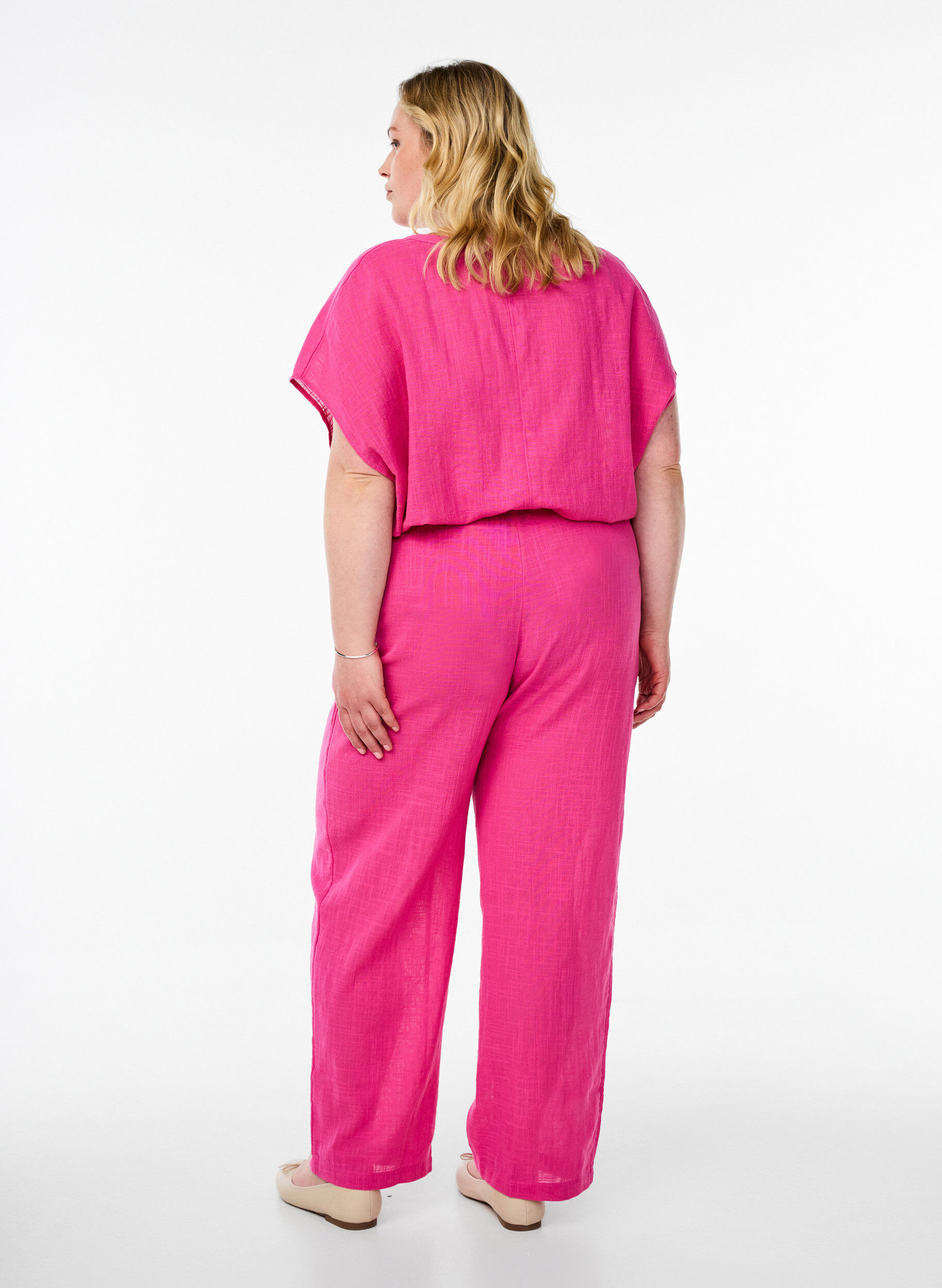 Zizzi FLASH - Gerade geschnittene Hose mit hoher Taille, Pink, Model image number 1