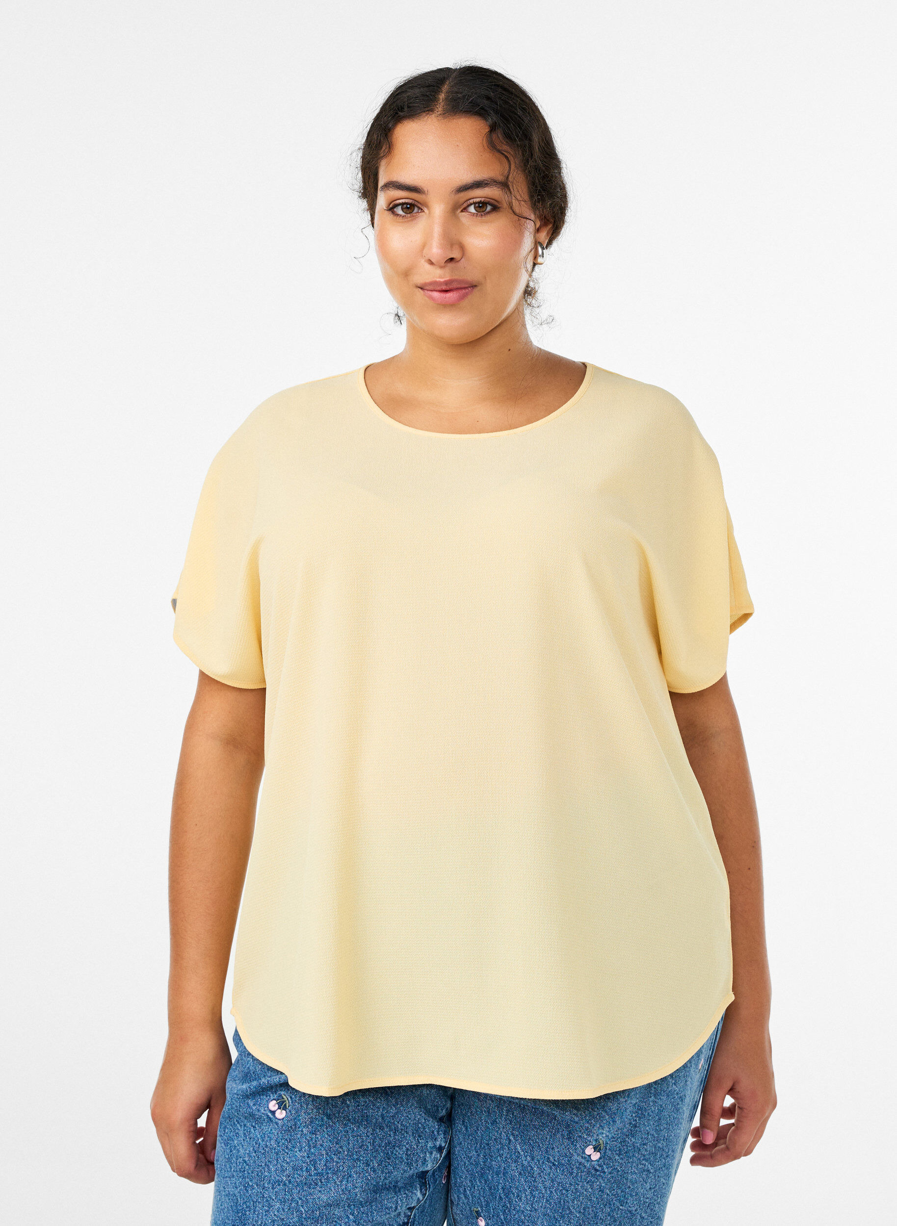 Zizzi Bluse mit kurzen &Auml;rmeln und Rundhalsausschnitt, Gelb, Model image number 0