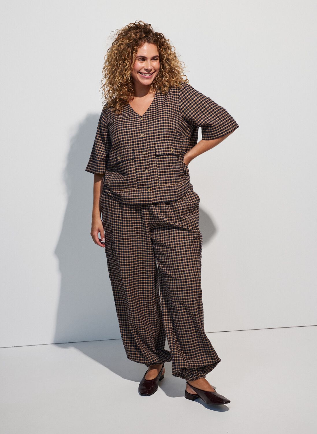 ZizziL&auml;ssiger karierter Gesamtlook, , Model