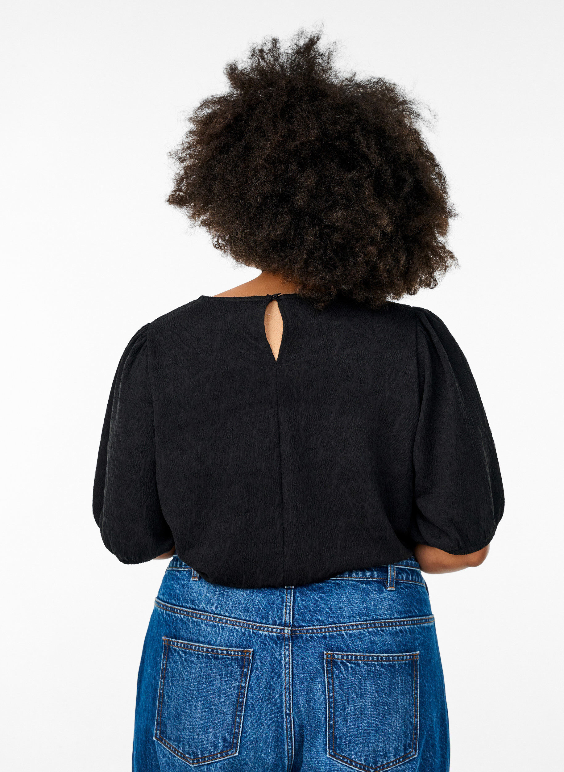 Zizzi Strukturierte Bluse mit kurzen &Auml;rmeln, Schwarz, Model image number 2