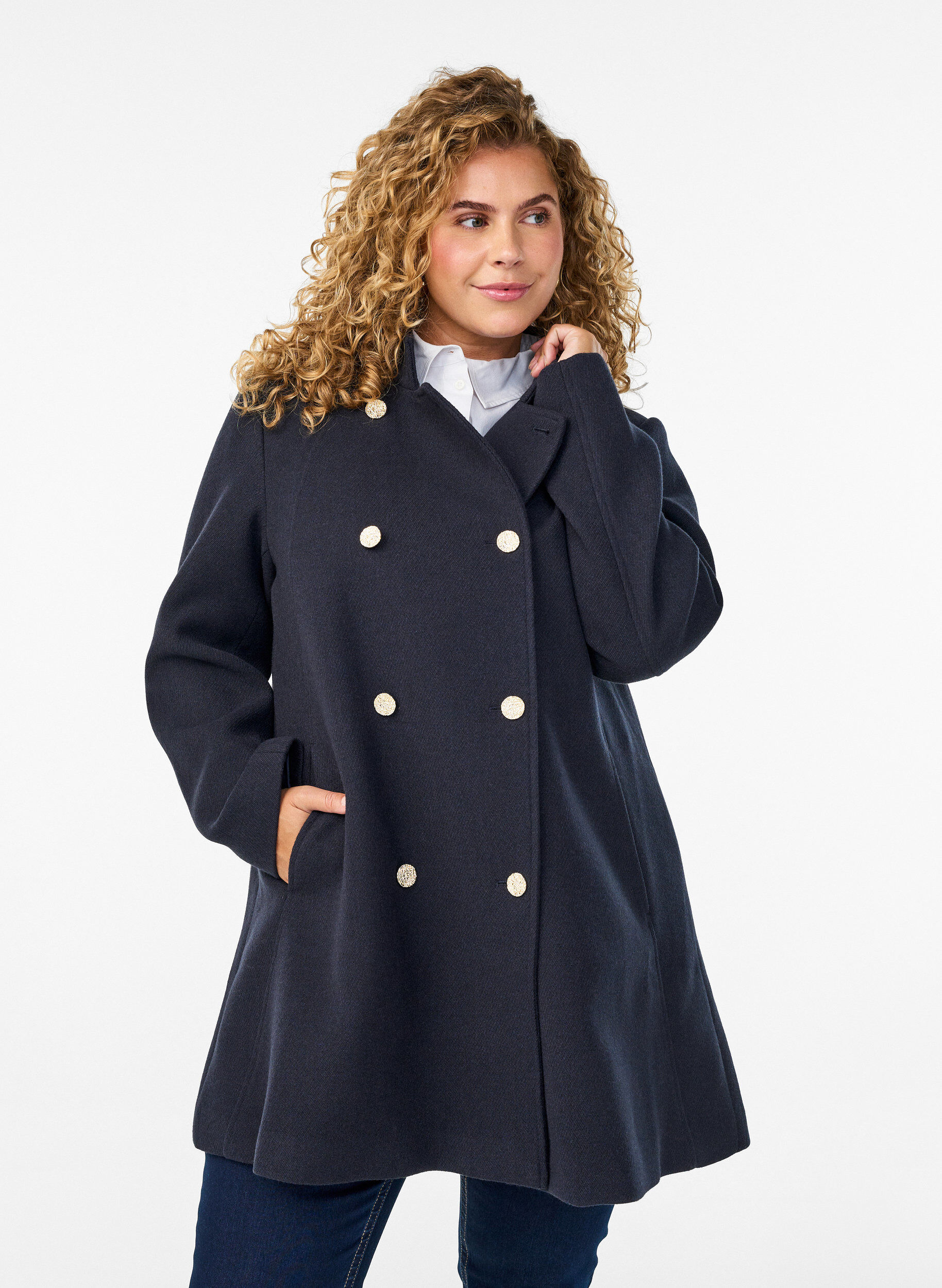 Manteau coupe &eacute;vas&eacute;e avec boutons dor&eacute;s, Bleu, Model