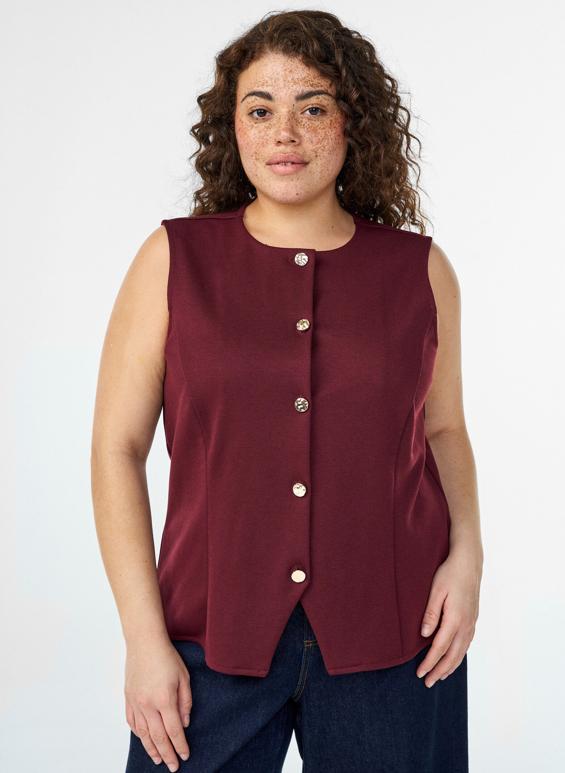 &Auml;rmellose Bluse mit Zierkn&ouml;pfen, Rot, Model