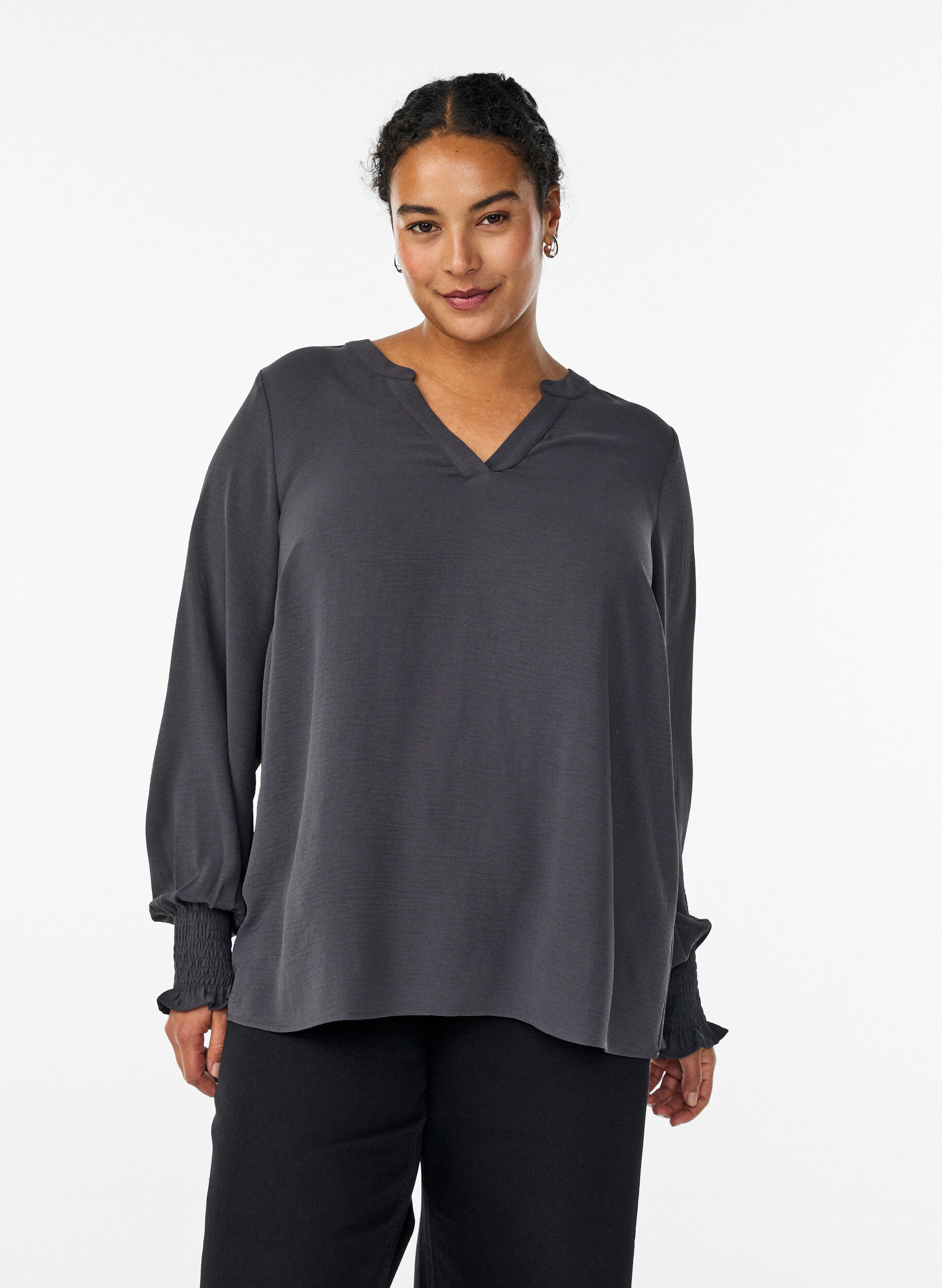 Blouse avec poignets smock&eacute;s et col en V, Gris anthracite, Model