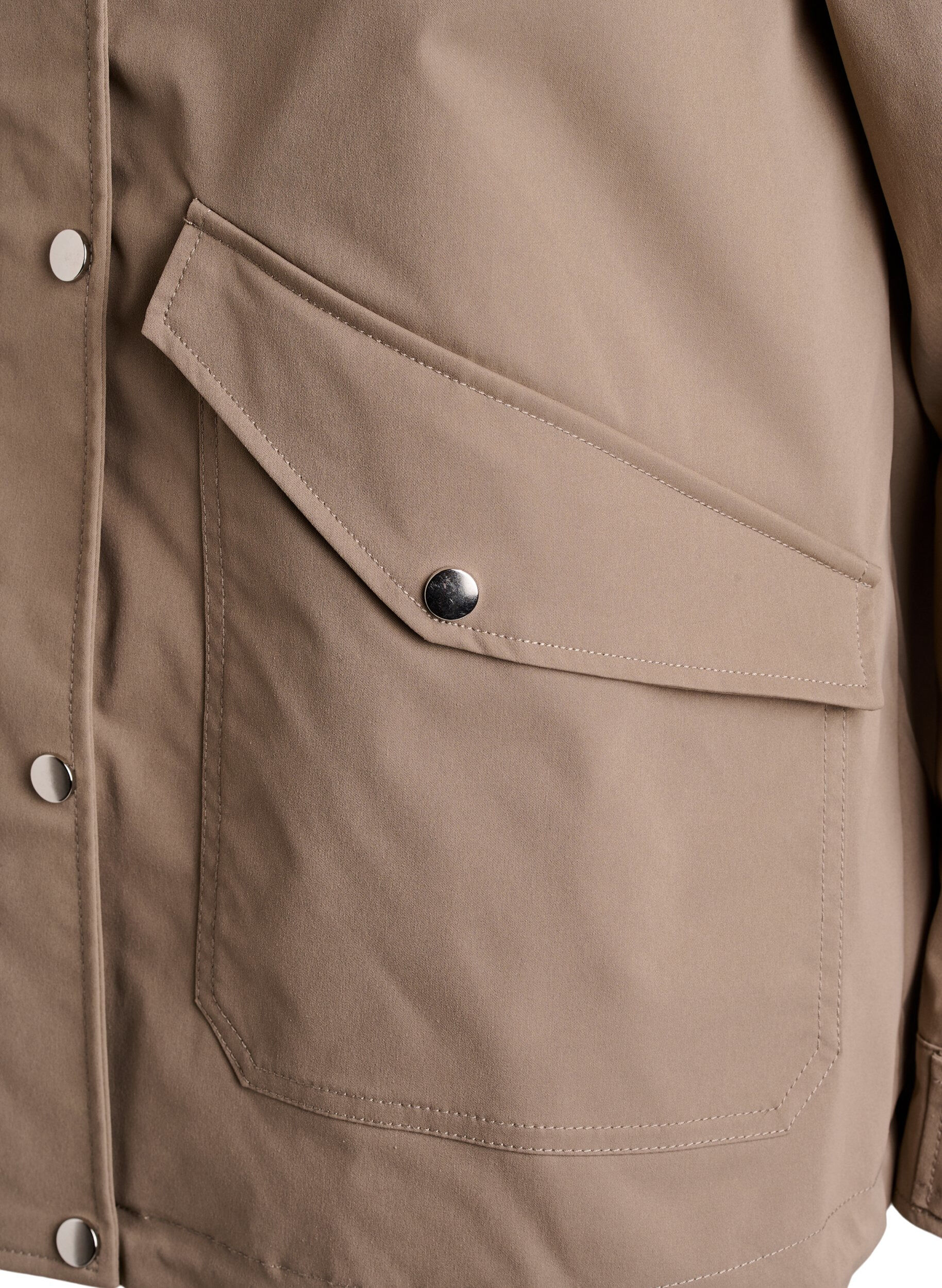 Zizzi Kurze Fr&uuml;hlingsjacke mit abnehmbarer Kapuze, Beige, Packshot image number 3