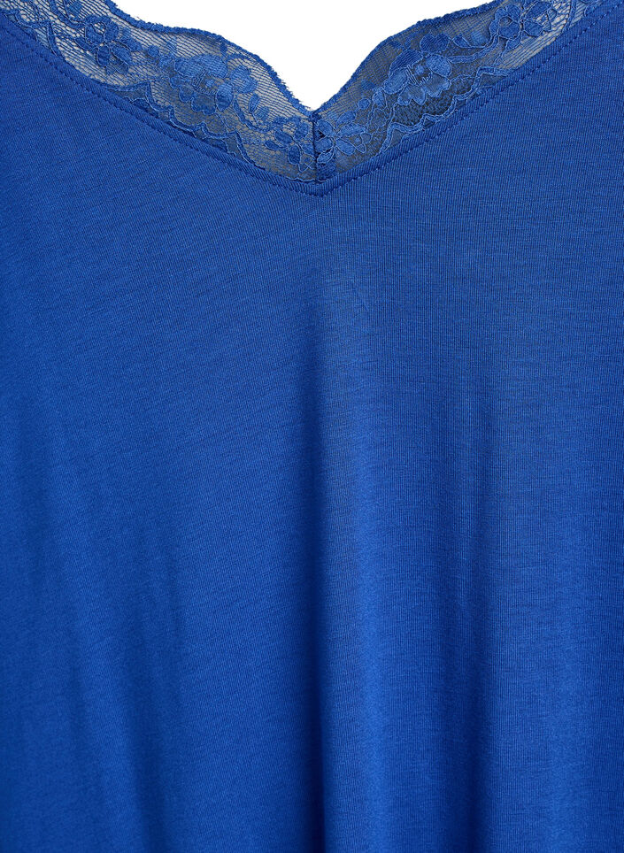 Nachthemd aus Viskose mit Spitzenbesatz, Blau, Packshot image number 2