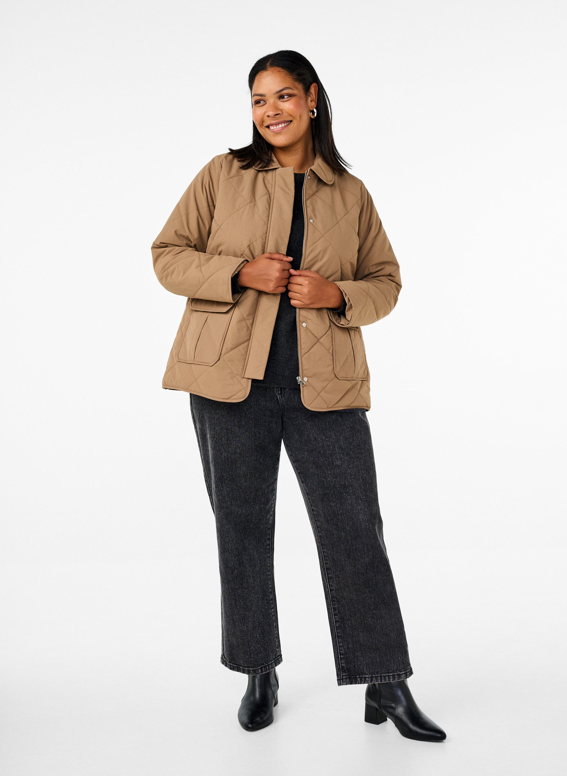 Zizzi Veste matelass&eacute;e avec col et poches, Camel, Model image number 1