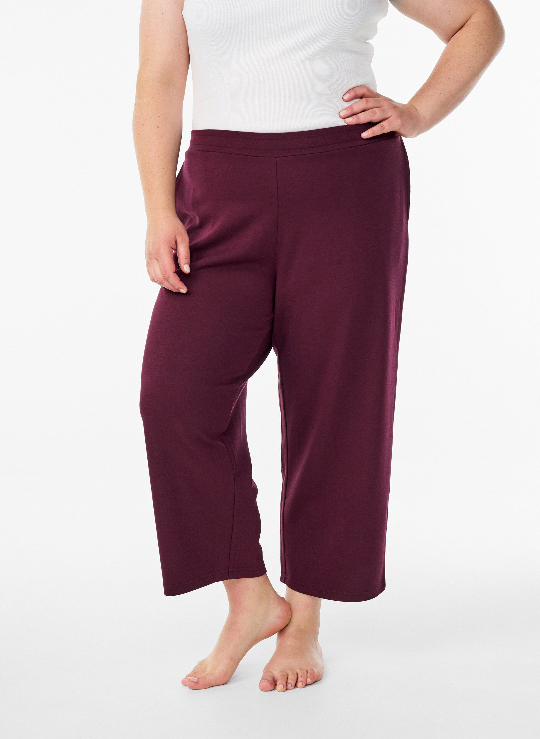 Zizzi Pantalon 7/8 en modal m&eacute;lang&eacute; avec poches, Bordeaux fonc&eacute;, Model image number 2