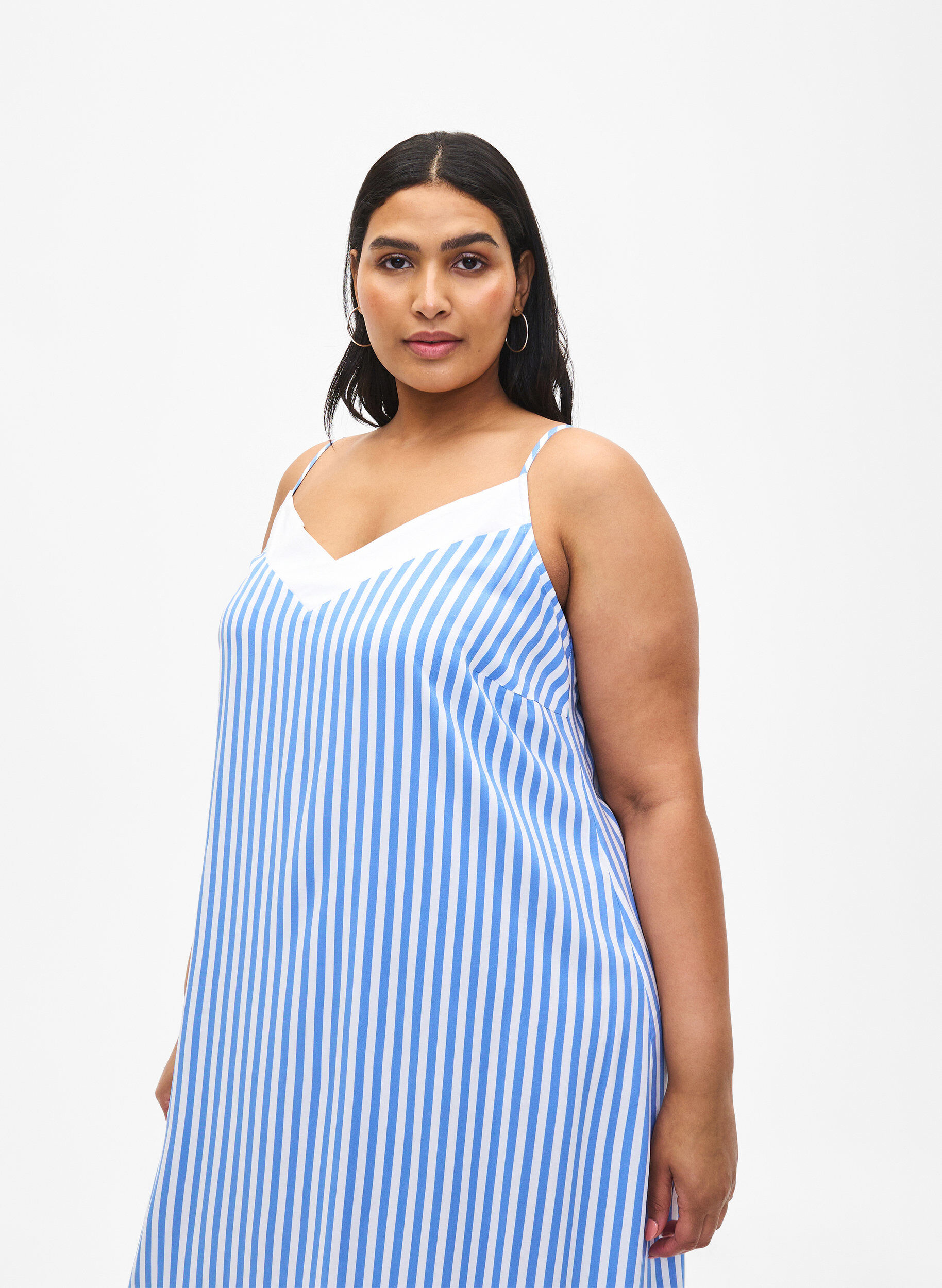 Zizzi FLASH - Robe &agrave; bretelles ray&eacute;e en viscose, L. Blue White Stripe, Model image number 2