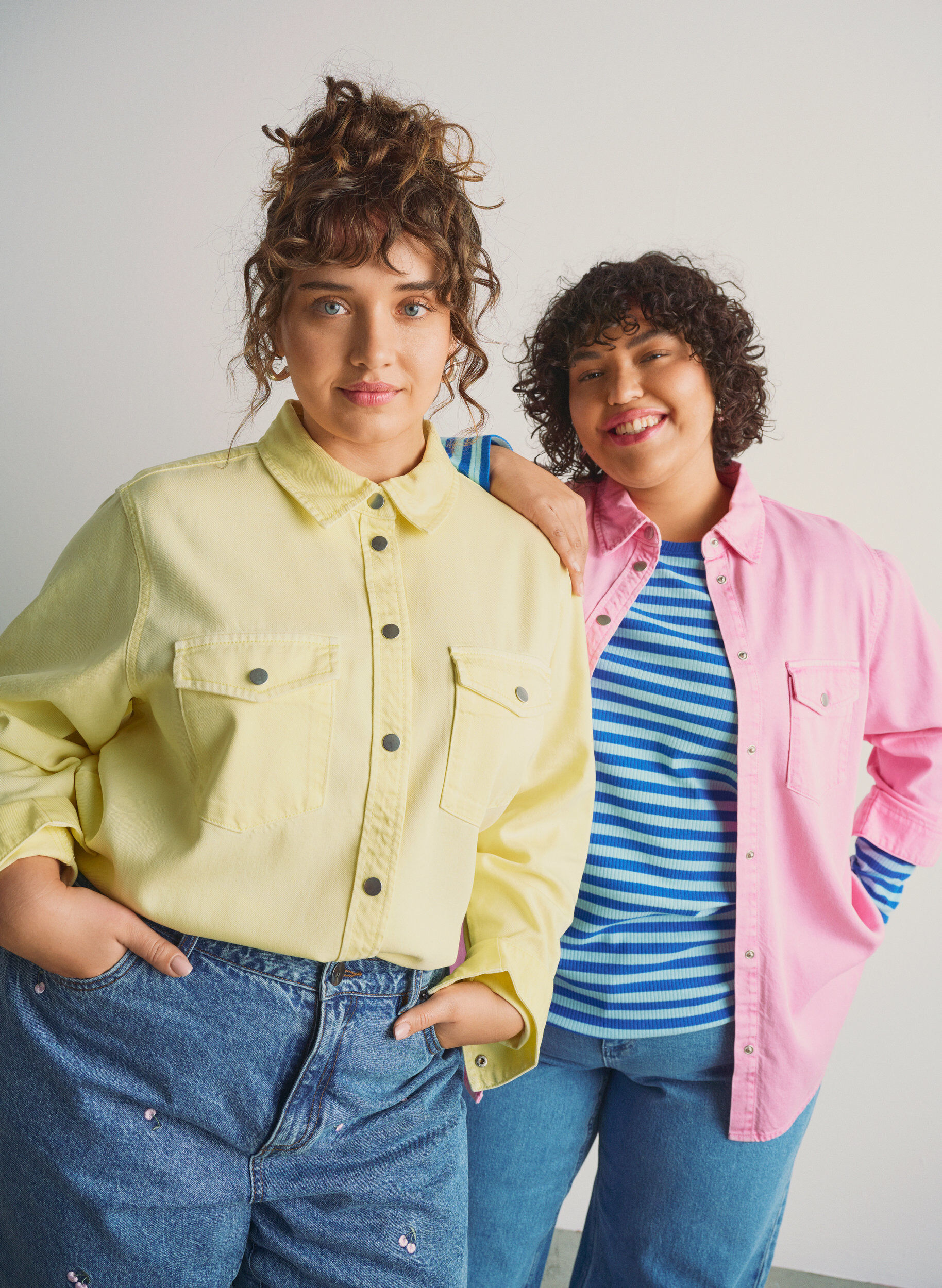 Zizzi Chemise en jean avec poches poitrine, Jaune clair, Image image number 0