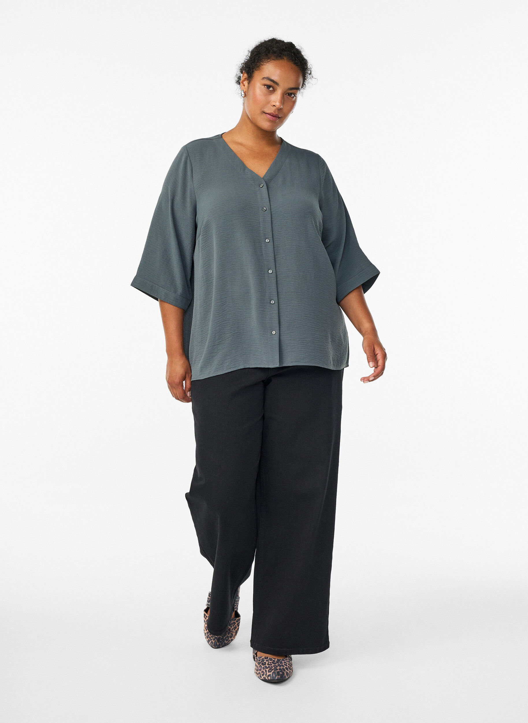 Zizzi FLASH &ndash; Bluse mit V-Ausschnitt und 3/4-&Auml;rmeln, Gr&uuml;n, Model image number 1