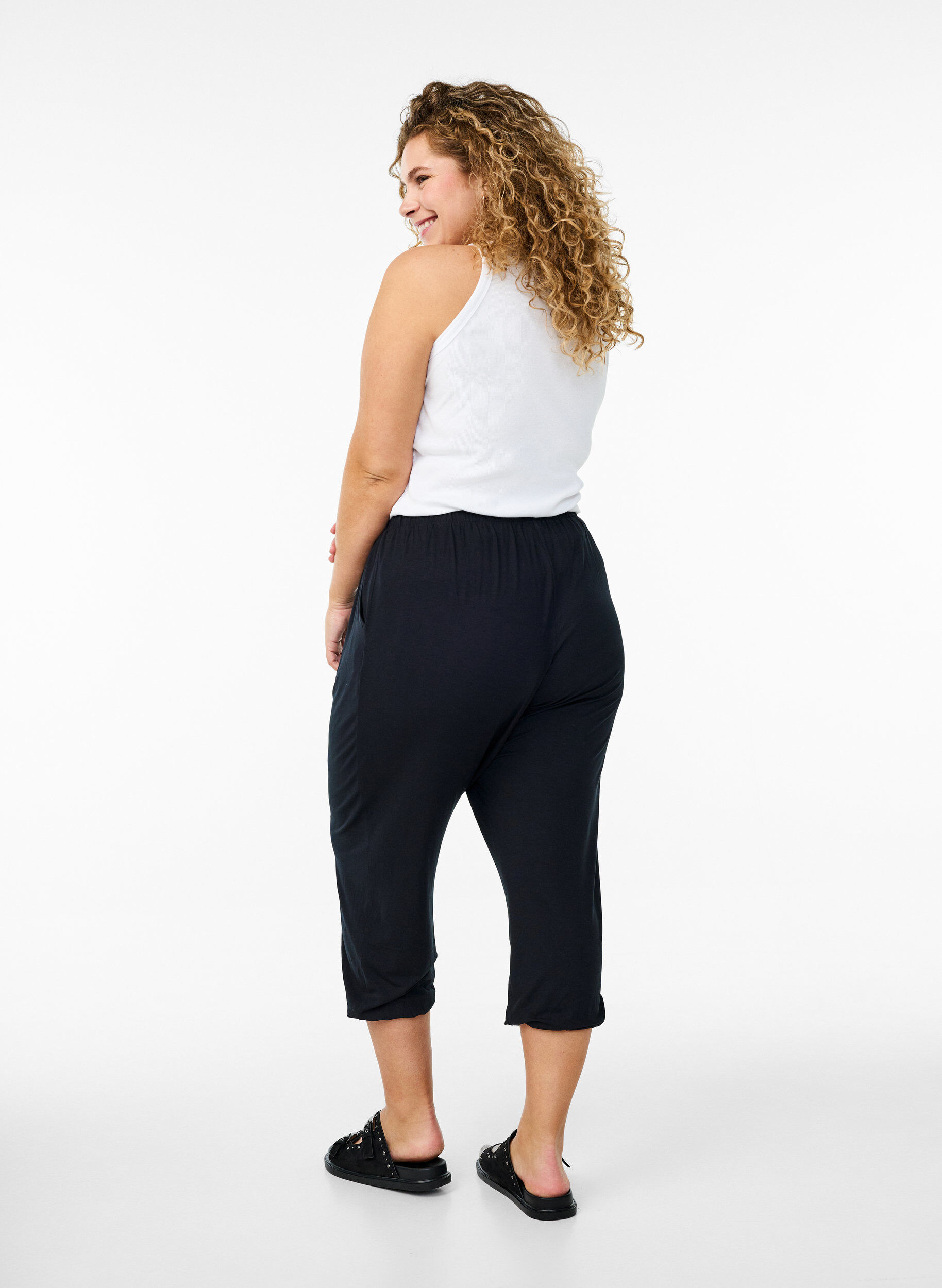 Zizzi Jerseyhose in 3/4-L&auml;nge mit hoher Taille, Black, Model image number 1