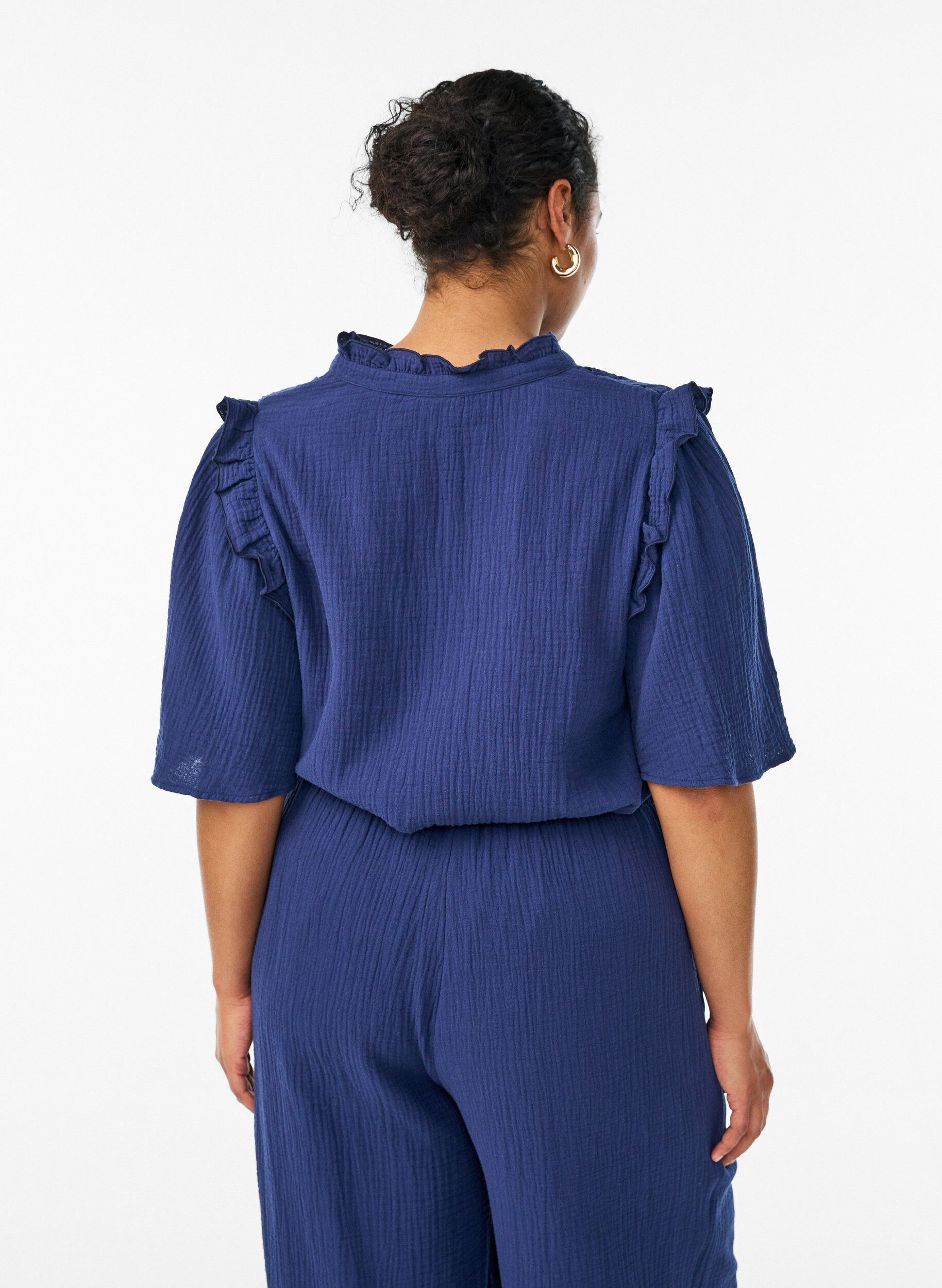 Zizzi Bluse aus Baumwoll-Musselin mit Broderie Anglaise und 1/2-&Auml;rmeln, Blau, Model image number 2