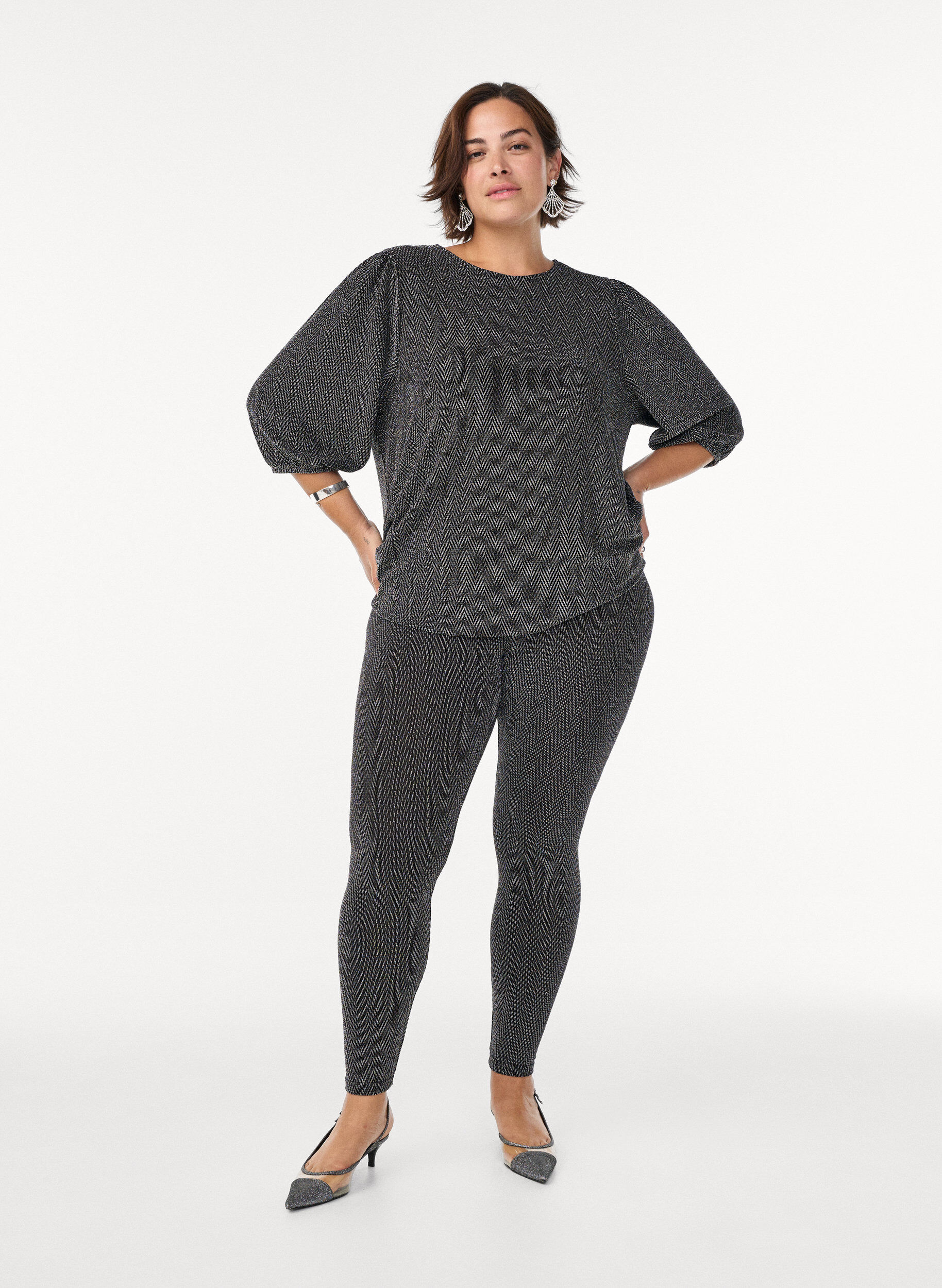 Zizzi Bluse mit Glitzermuster und 3/4-&Auml;rmeln, Schwarz, Model image number 1