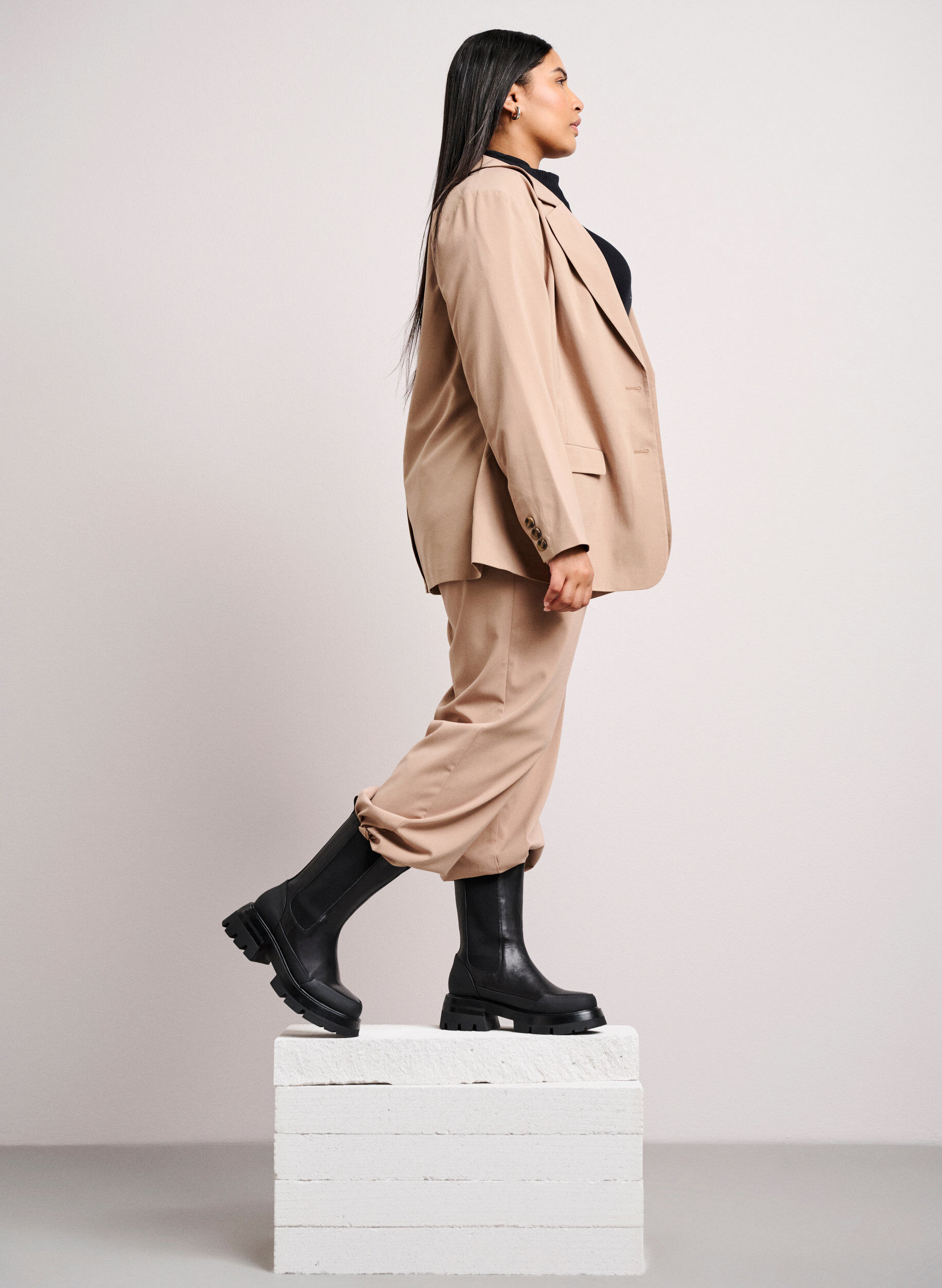 Zizzi Weite Passform Lederstiefel mit dicker Sohle, Black, Image image number 0