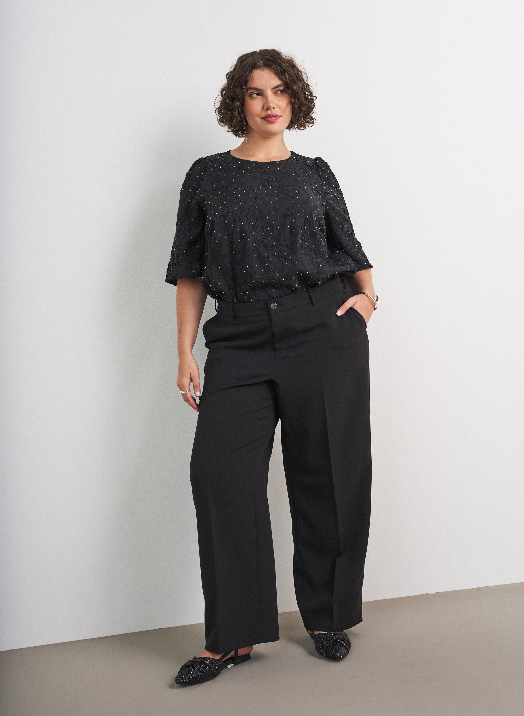 ZizziBlouse jacquard avec d&eacute;tails scintillants et manches bouffantes, Noir, Model image number 1