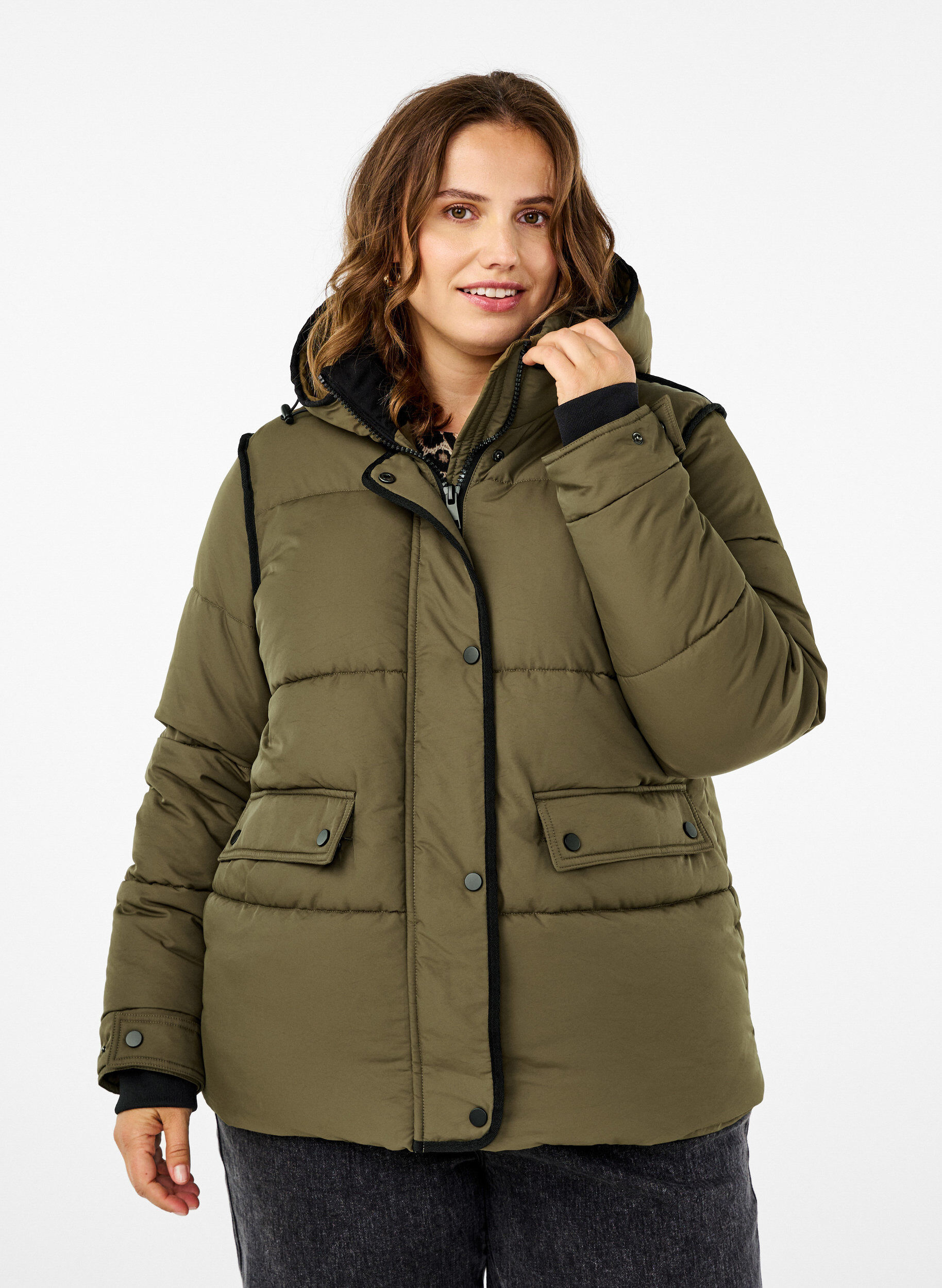 Zizzi Kurze Steppjacke mit Kontrastdetails, Gr&uuml;n, Model image number 0