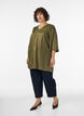 Tunique brillante avec col en V et manches 3/4, Vert Kaki, Model image number 1