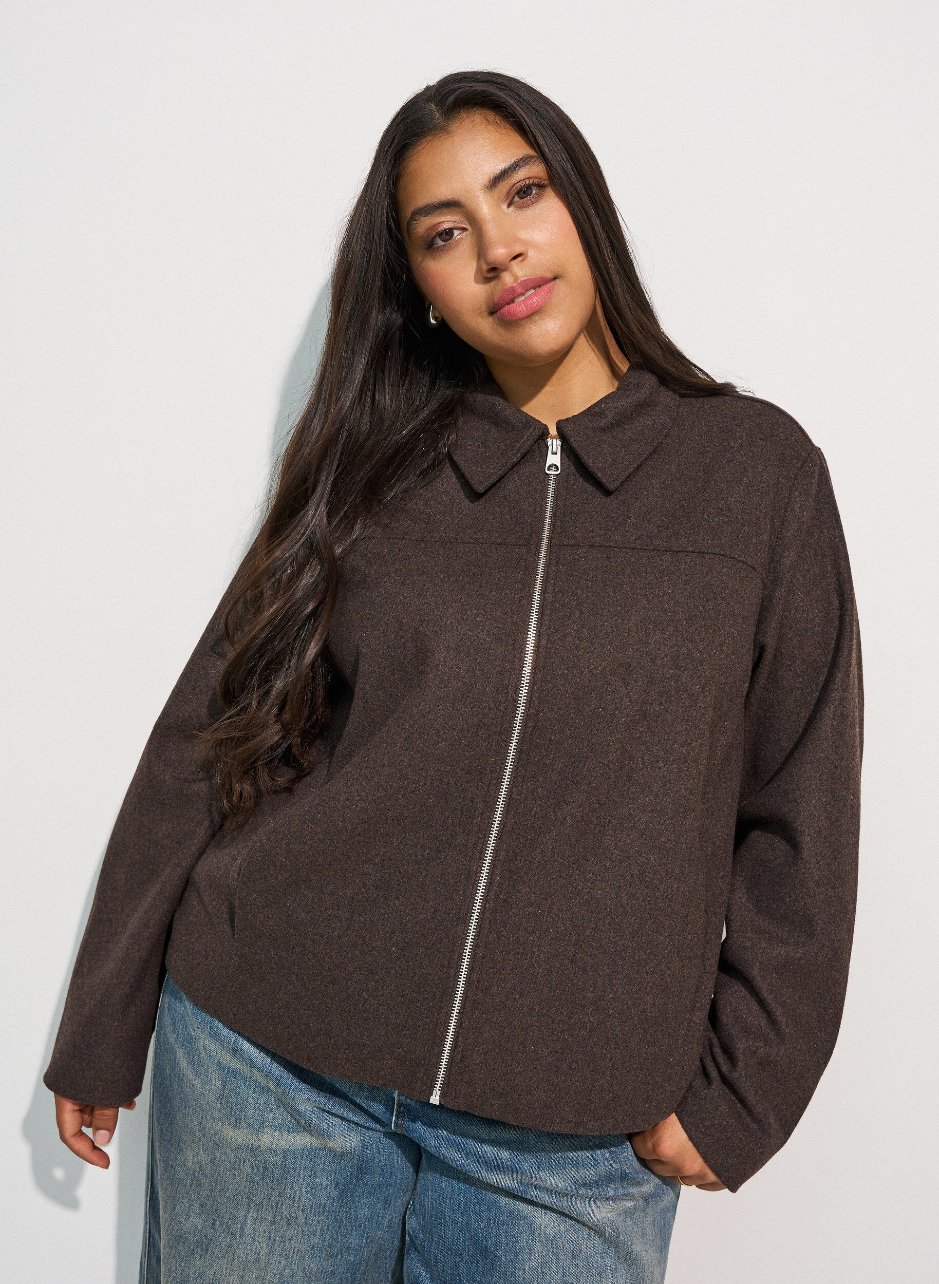 Veste courte avec col de chemise et zip, Marron, Model