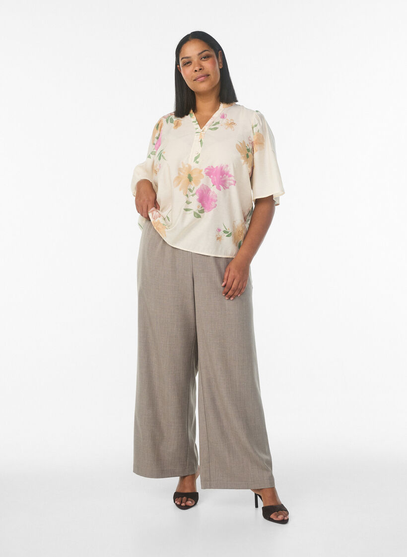 Gebl&uuml;mte Bluse mit R&uuml;schenkragen und 1/2-&Auml;rmeln, Beige, Model image number 1